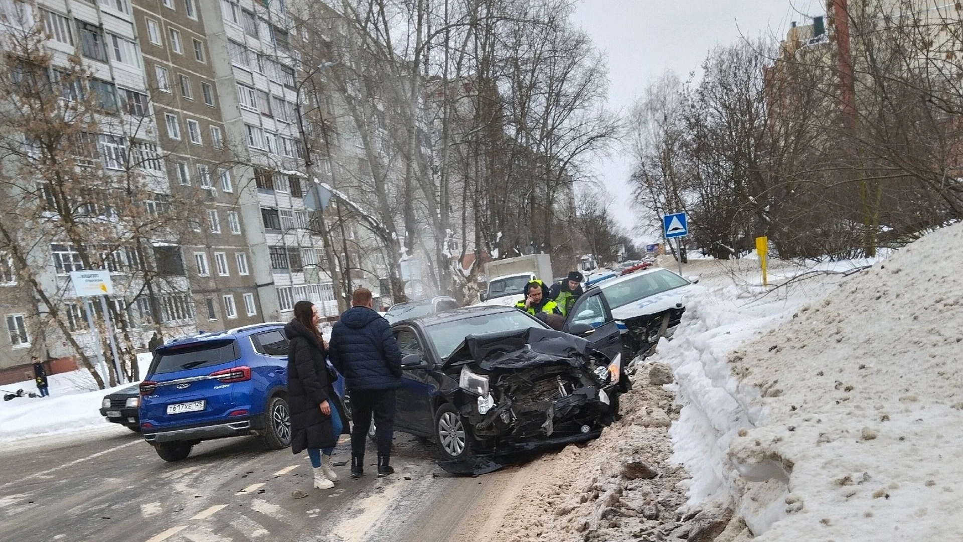 Патрульный автомобиль ГИБДД столкнулся с иномаркой в Иванове