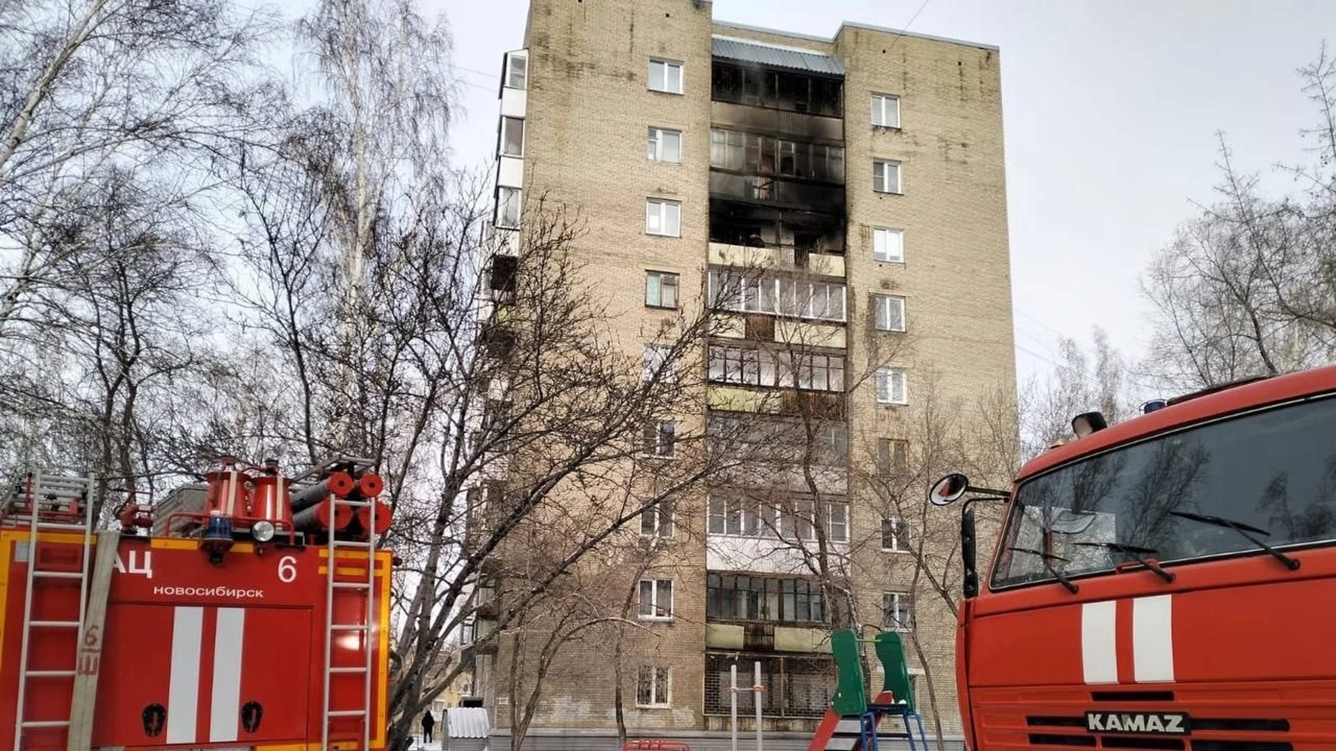 Тело маленького мальчика нашли на выгоревшем балконе в Новосибирске