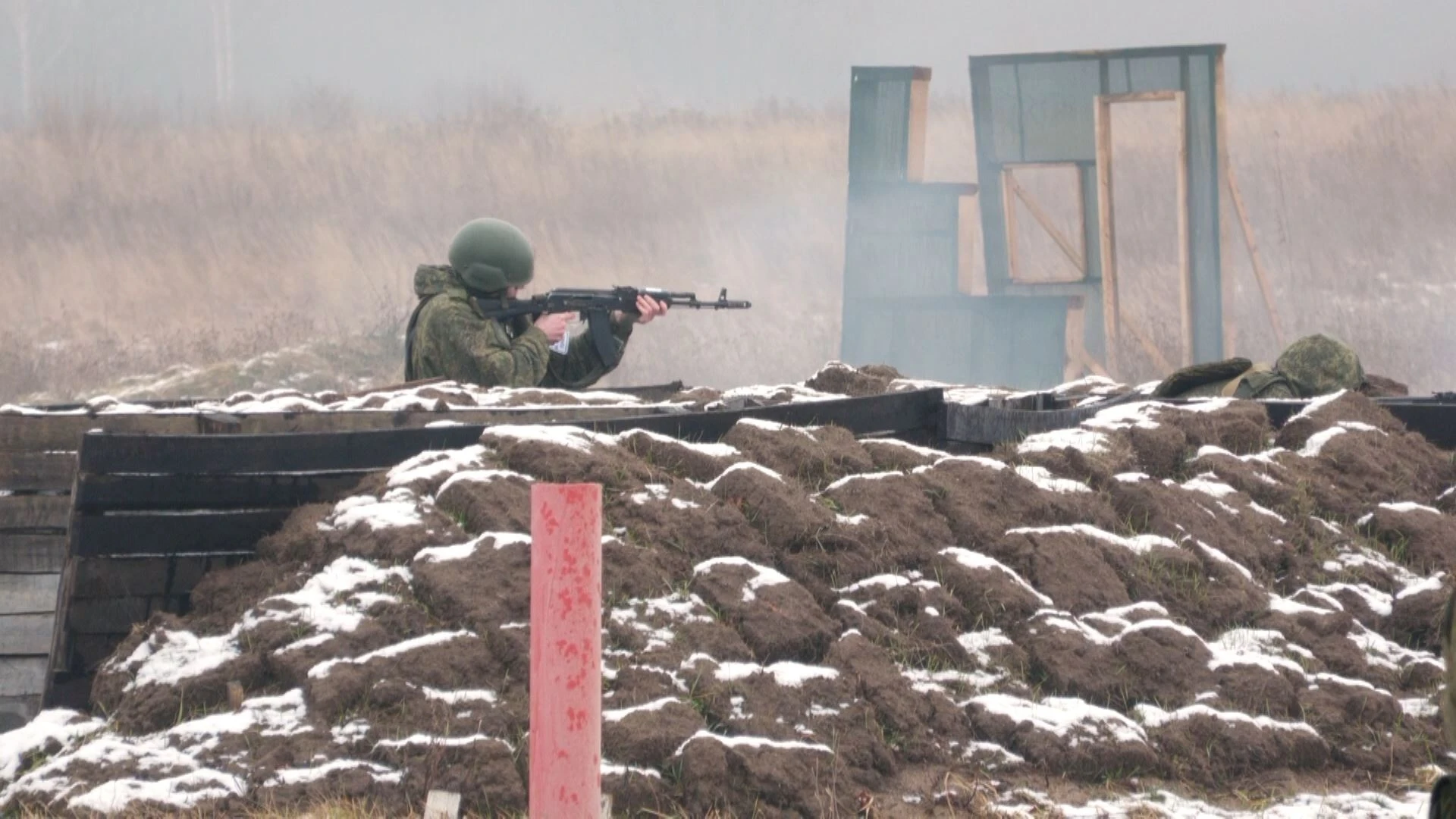 На полигонах в Калининградской области недалеко от границы начались занятия мотострелков