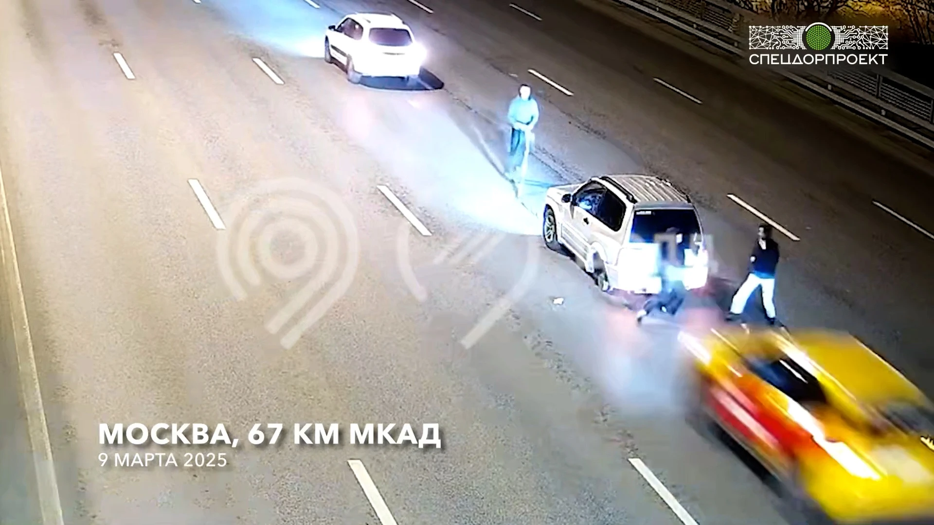 There was a video of the accident on the MKAD, the participants of which drove away cars with their hands