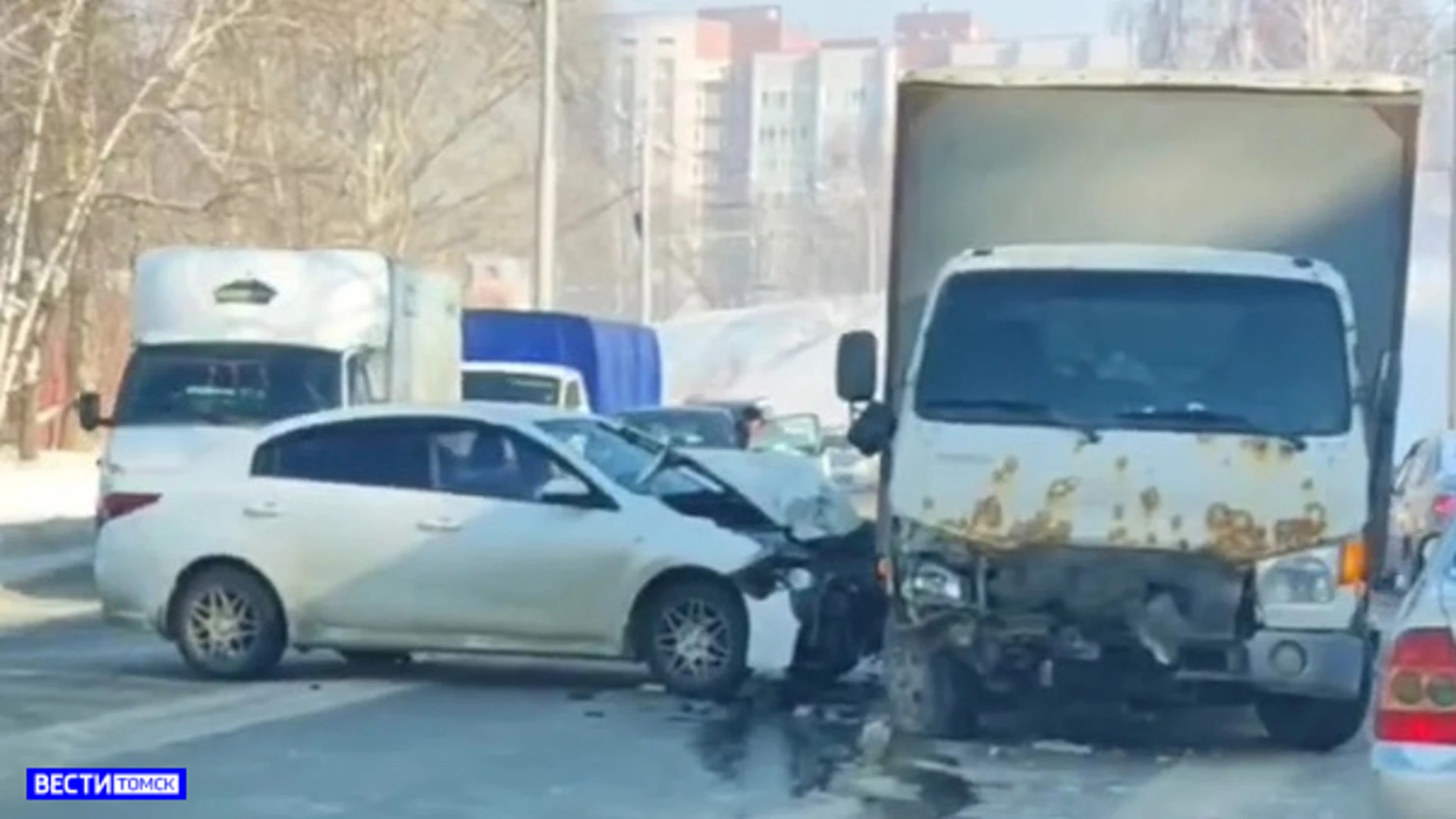 Два автомобиля столкнулись на проспекте Мира в Томске