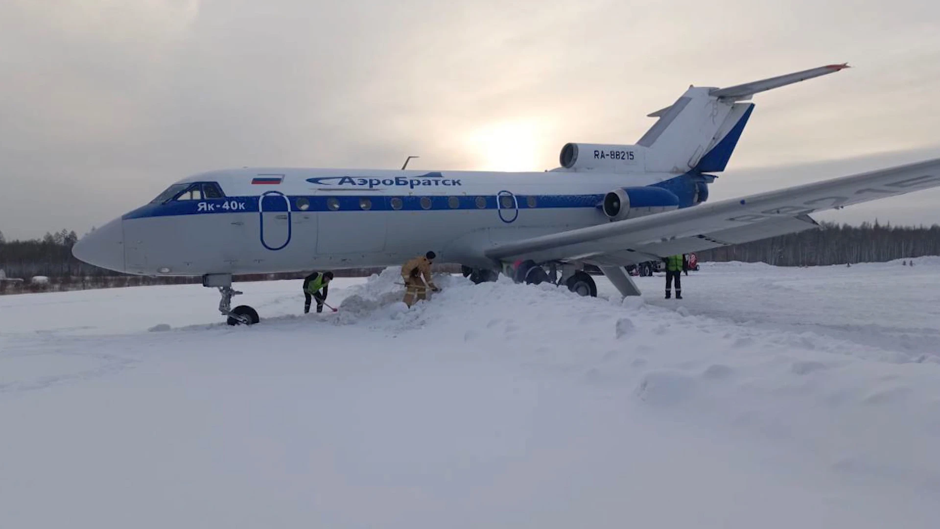 Самолет компании "Аэробратск" выкатился с посадочной полосы аэропорта в Якутии