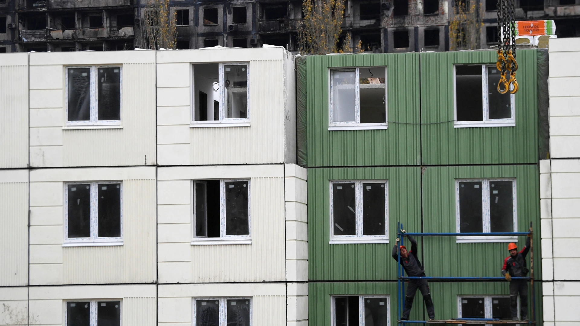 Хуснуллин: в Волновахе и Мариуполе подавляющий объем жилья восстановлен