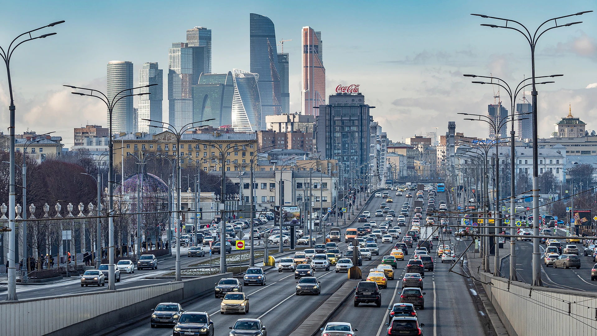 Столичных автомобилистов предупредили о возможной гололедице на фоне похолодания