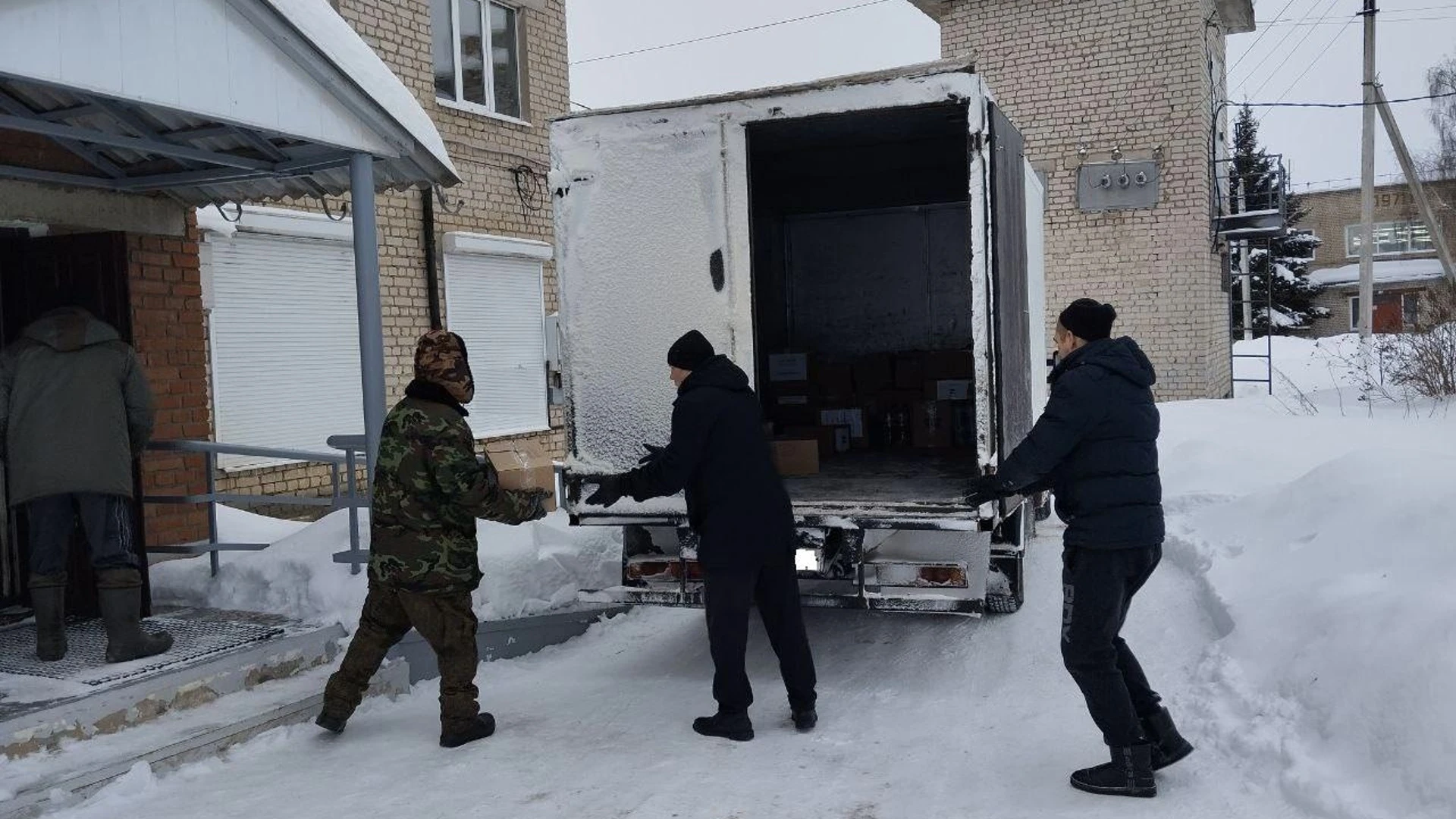 Жители районов Ивановской области собрали гуманитарные грузы для бойцов в зону СВО