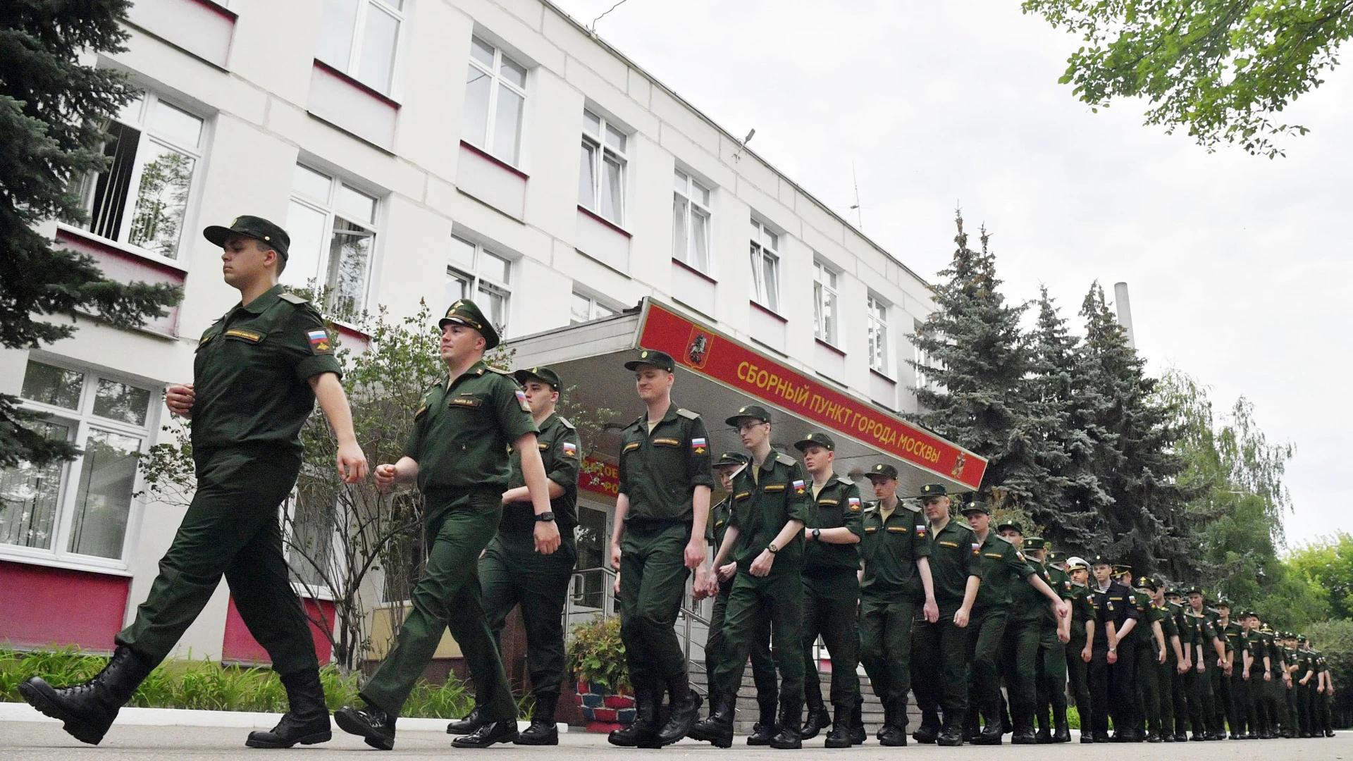 Обвиняемый в получении взятки экс-депутат подписал контракт с Минобороны