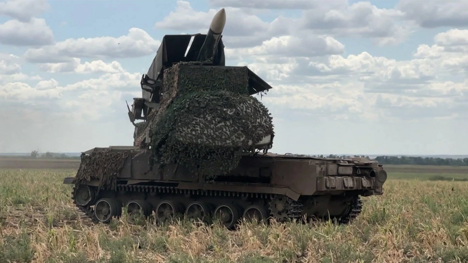 При отражении налета дронов в пригороде Воронежа повреждено здание предприятия