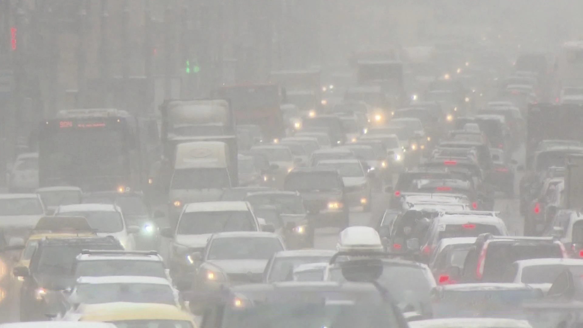 На Ленинградском шоссе в Москве движение в область затруднено из-за ДТП