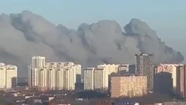 En Rostov-on-Don, un incendio en un almacén se localiza en un área de 1,8 mil plazas