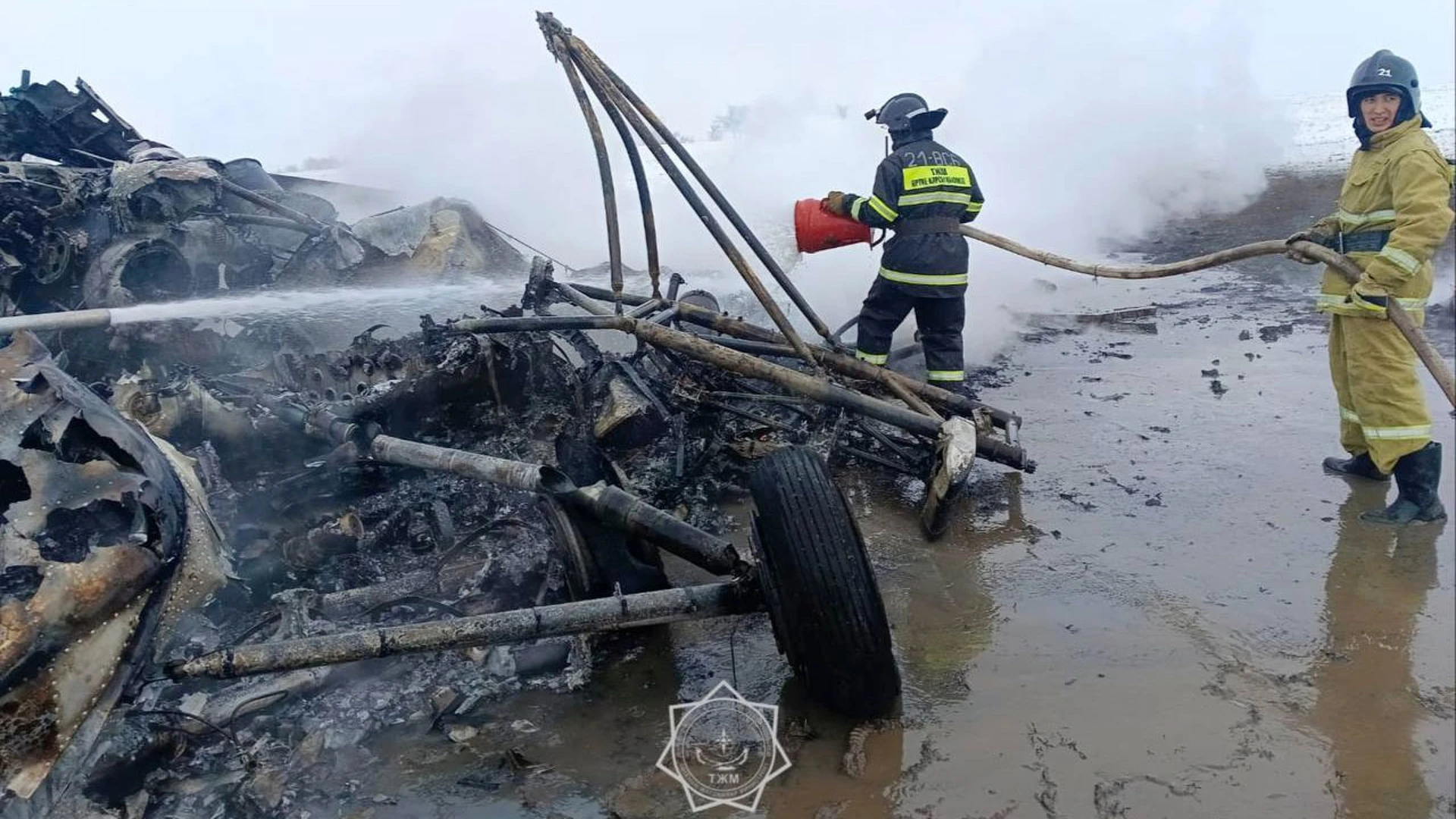 Вертолет Ми-8 совершил жесткую посадку в Казахстане, один человек погиб