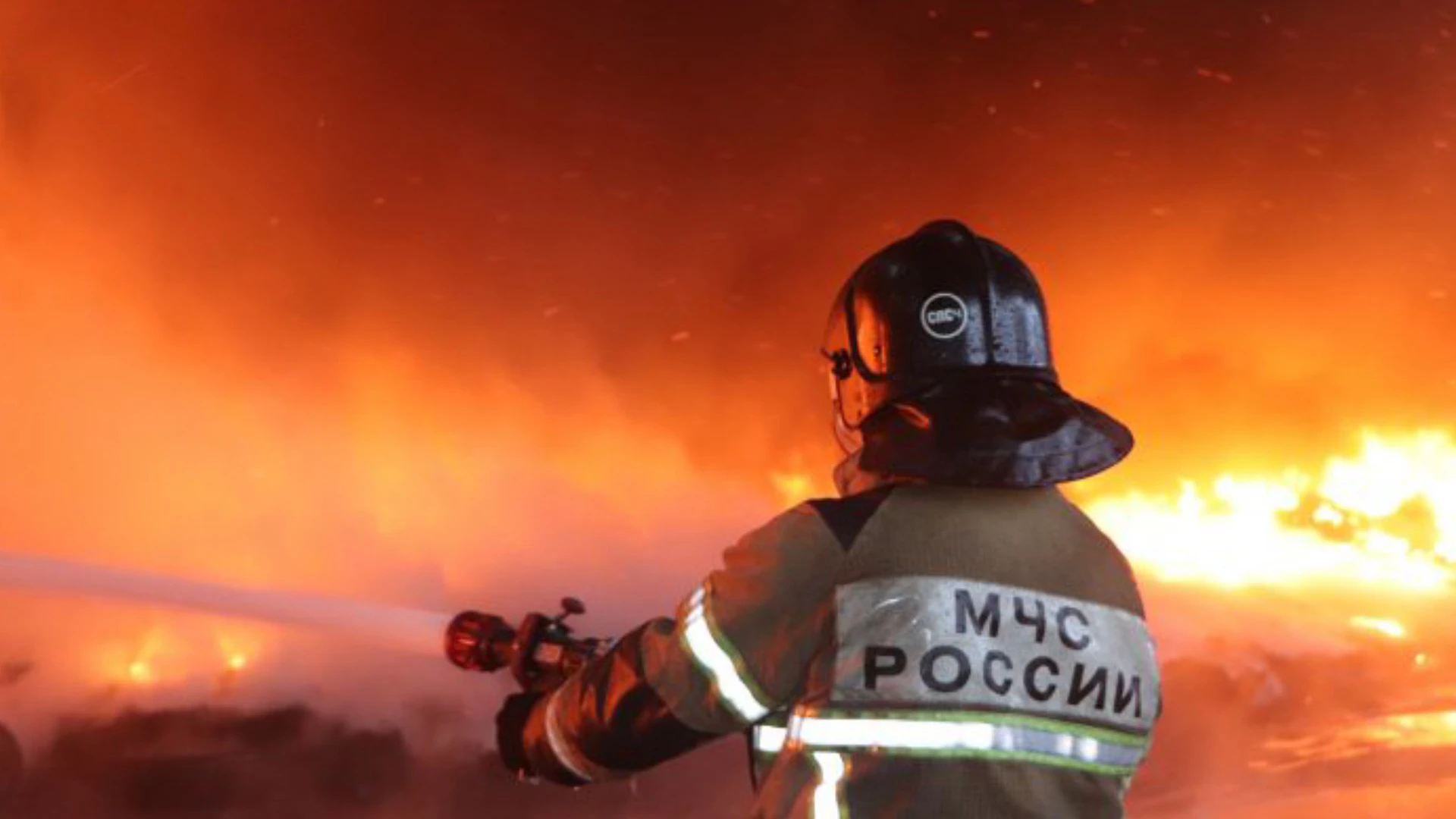 Четыре человека погибли при пожаре в частном доме в Барнауле