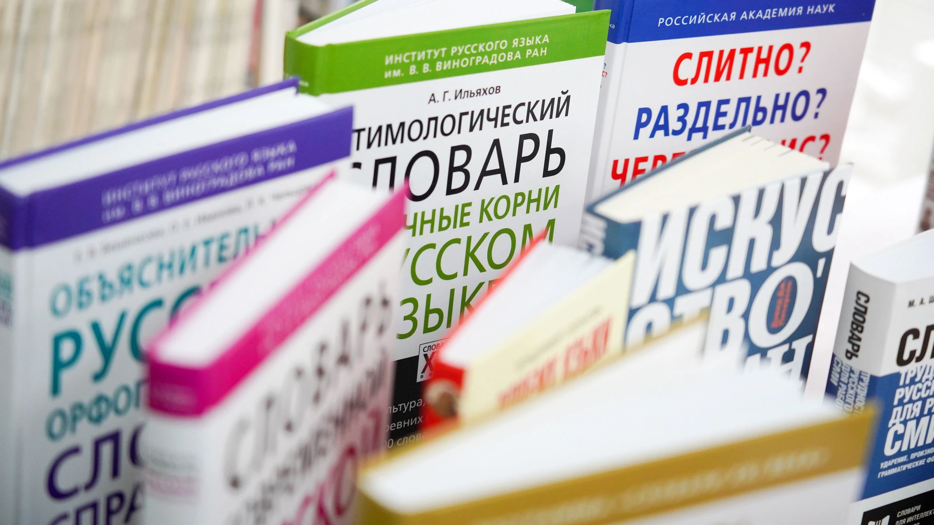 Константинов: ущерб от языковой блокады Крыма Киевом оценивается в триллионы