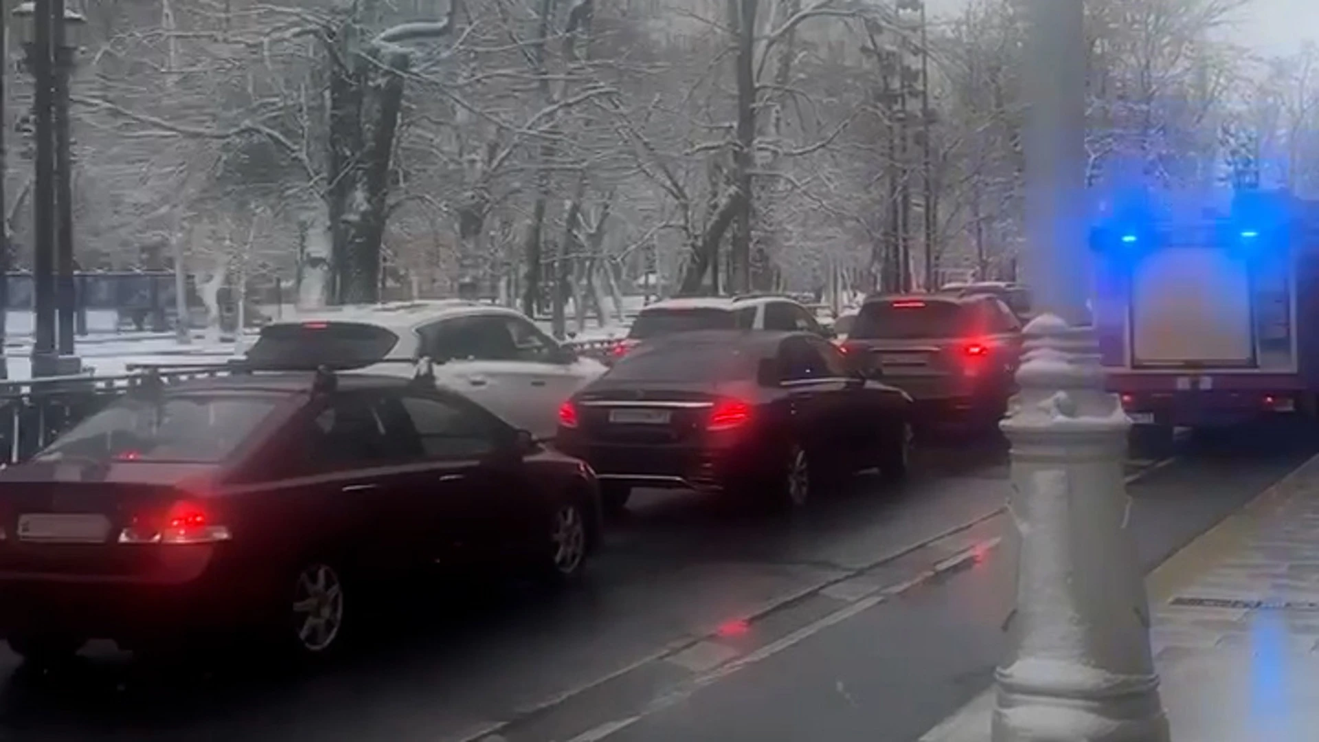 В Москве водителей попросили выбирать пути объезда из-за пожара на Тверском бульваре