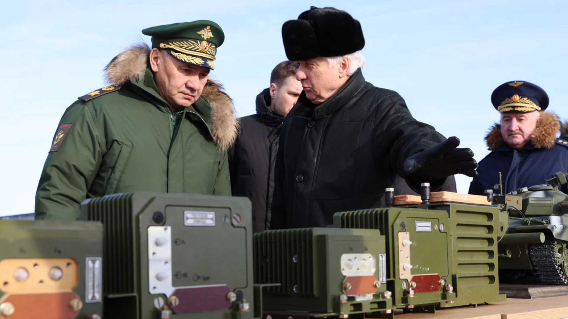 Шойгу проверил выполнение ГОЗ по производству ракетных комплексов в Подмосковье