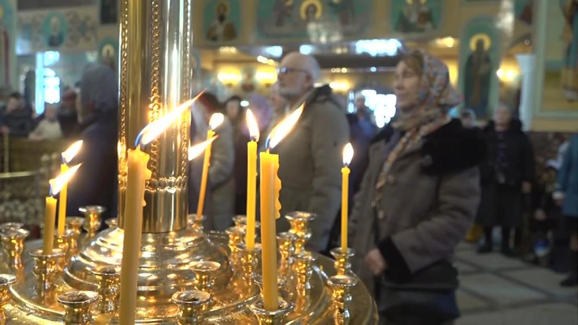 В храме ПЦУ в Луцке нарисовали фрески с изображениями украинских бизнесменов