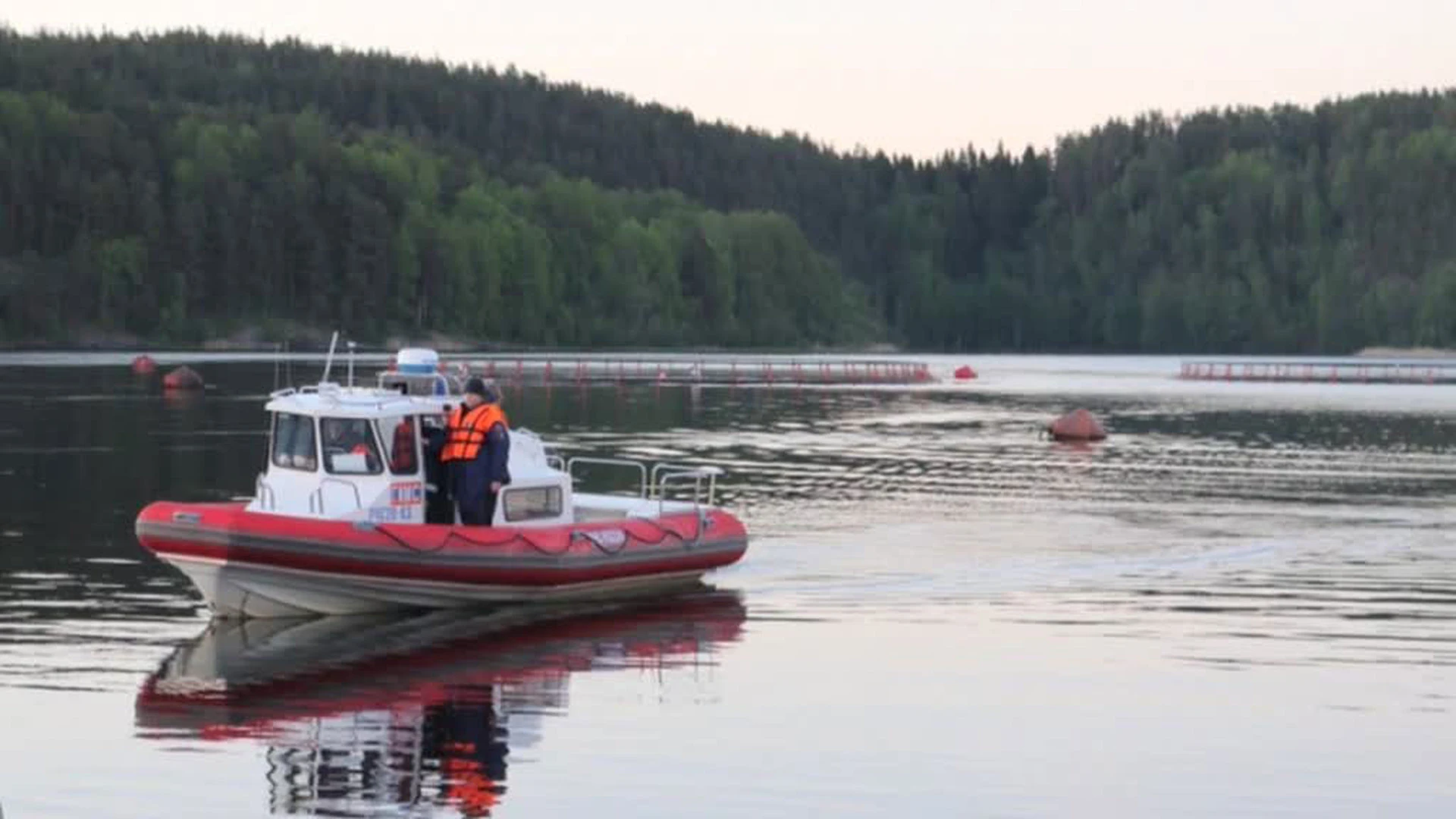 Двое мужчин погибли во время рыбалки на озере Сегозеро в Карелии