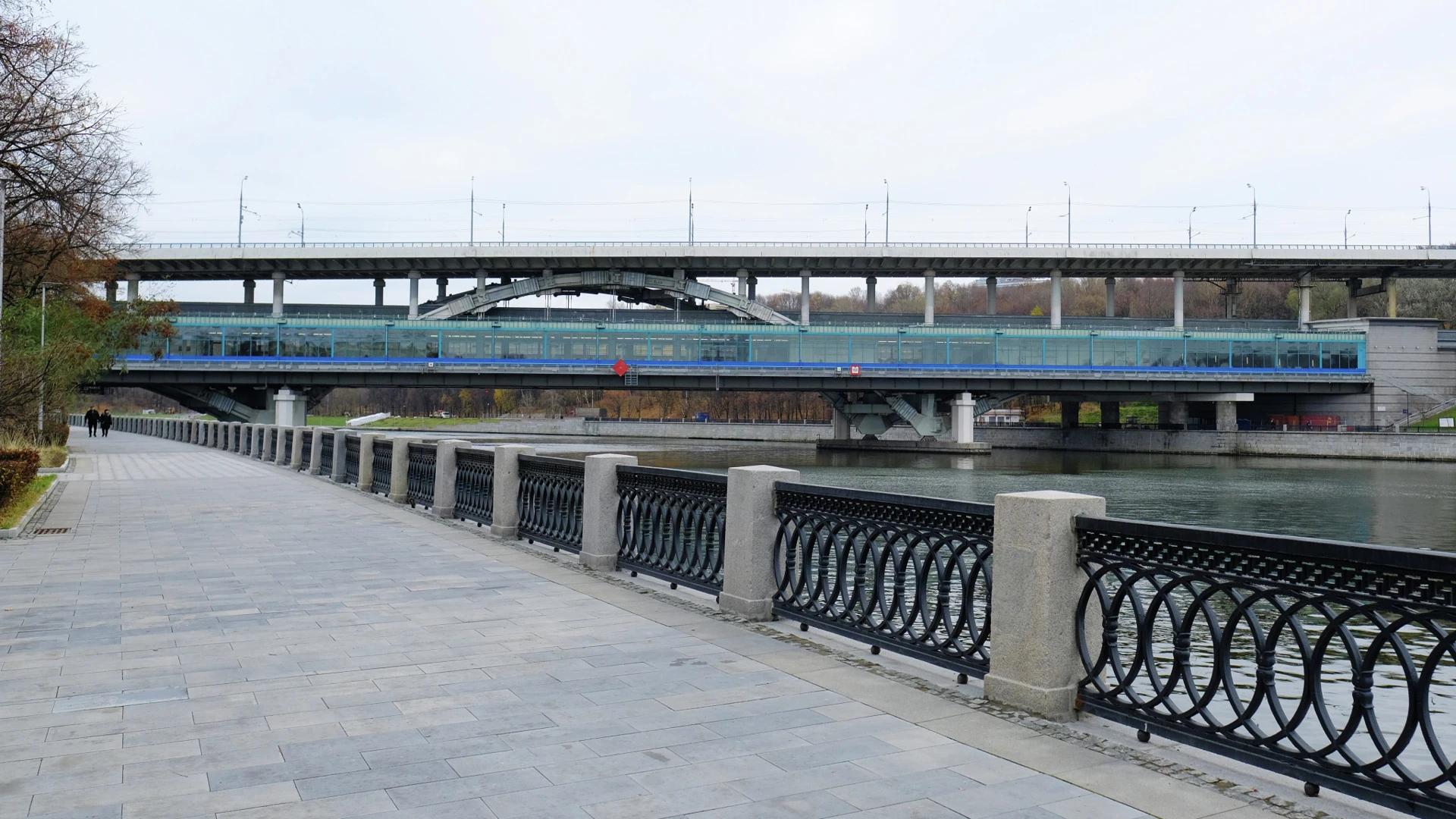 В Москве из-за ДТП затруднено движение на Лужнецком метромосту