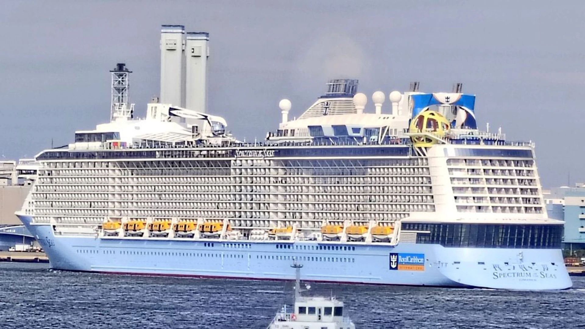 Круизный лайнер Spectrum of the Seas с россиянами на борту прибыл в Шанхай