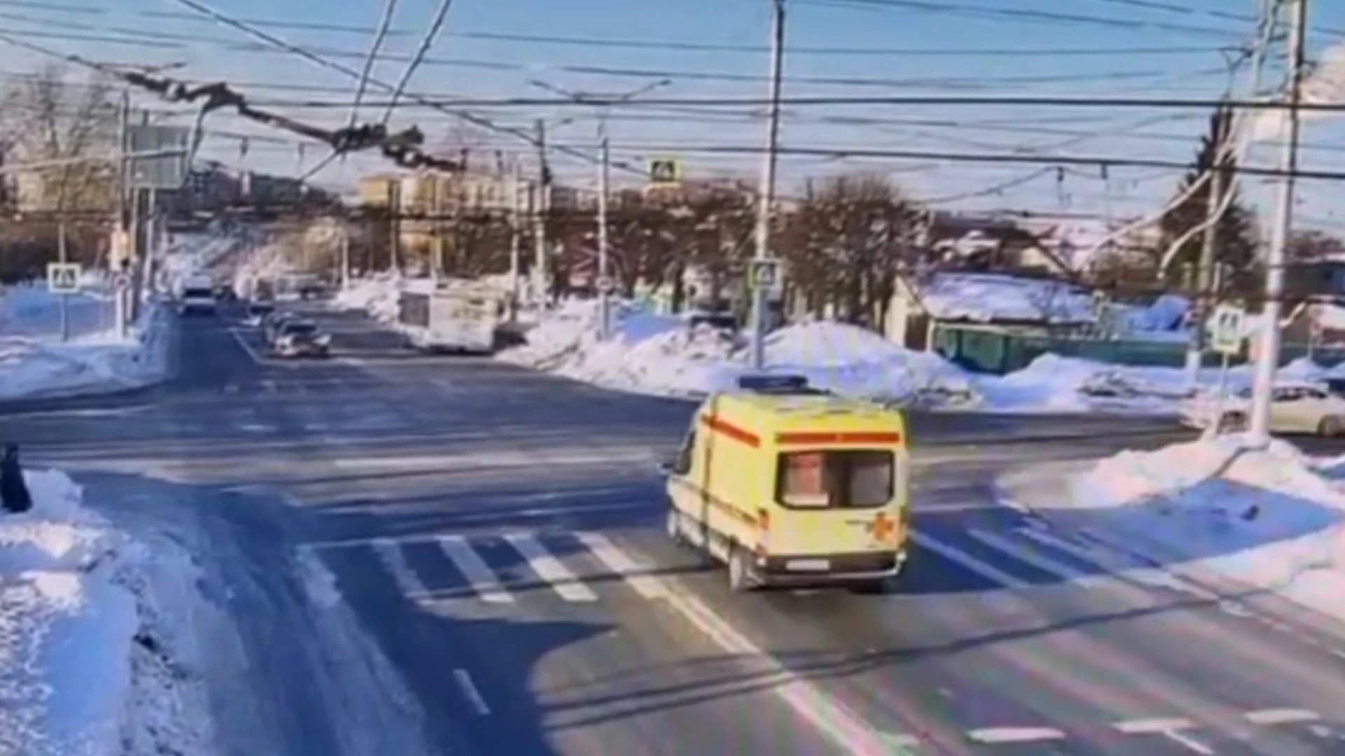 Появилось видео аварии, в которой пострадали медики скорой помощи