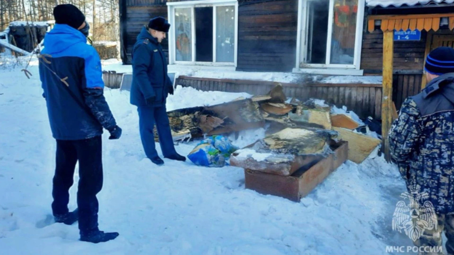 Двоих детей спасли из огня в Тынде