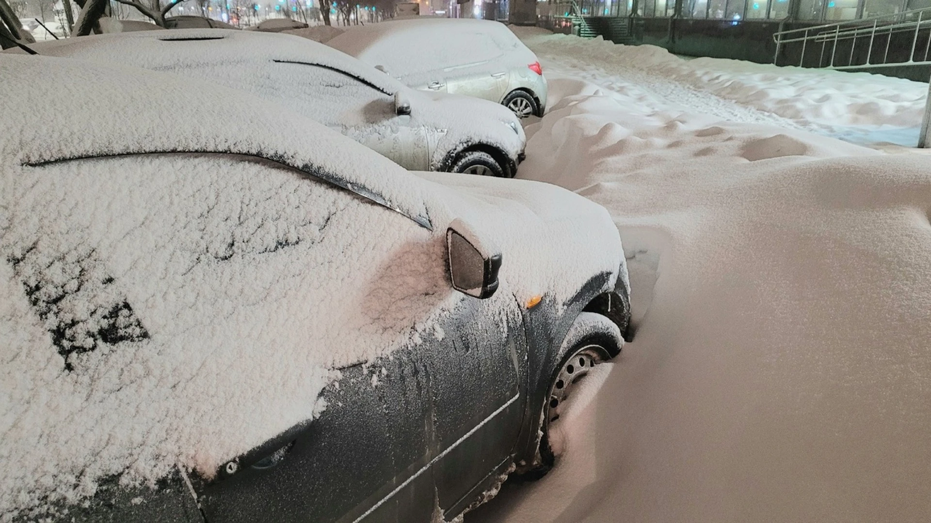 Вытащат из снега: в Челябинской области автоволонтеры помогают попавшим в беду