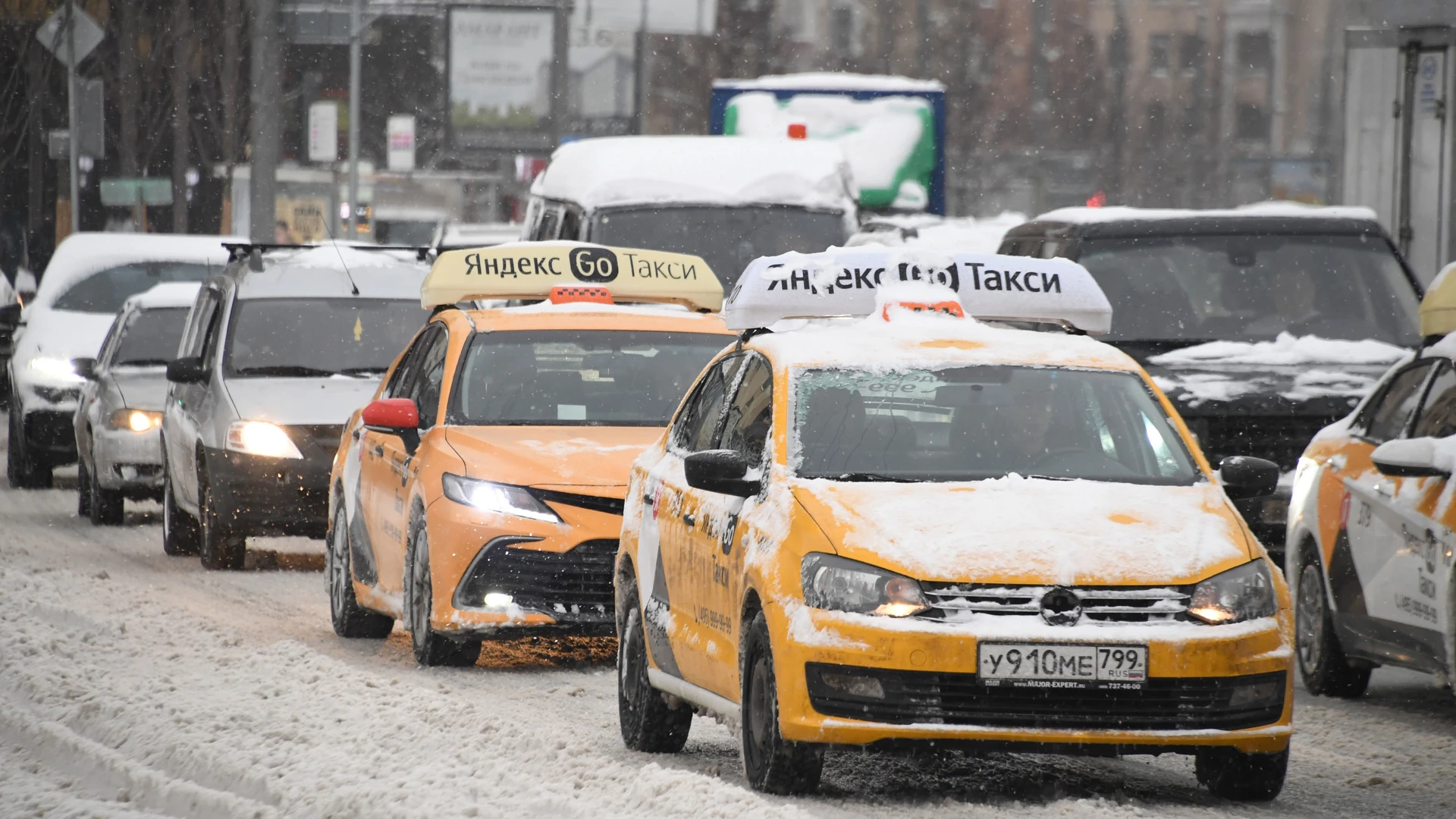 Снегопад в Москве в три раза поднял цены на такси