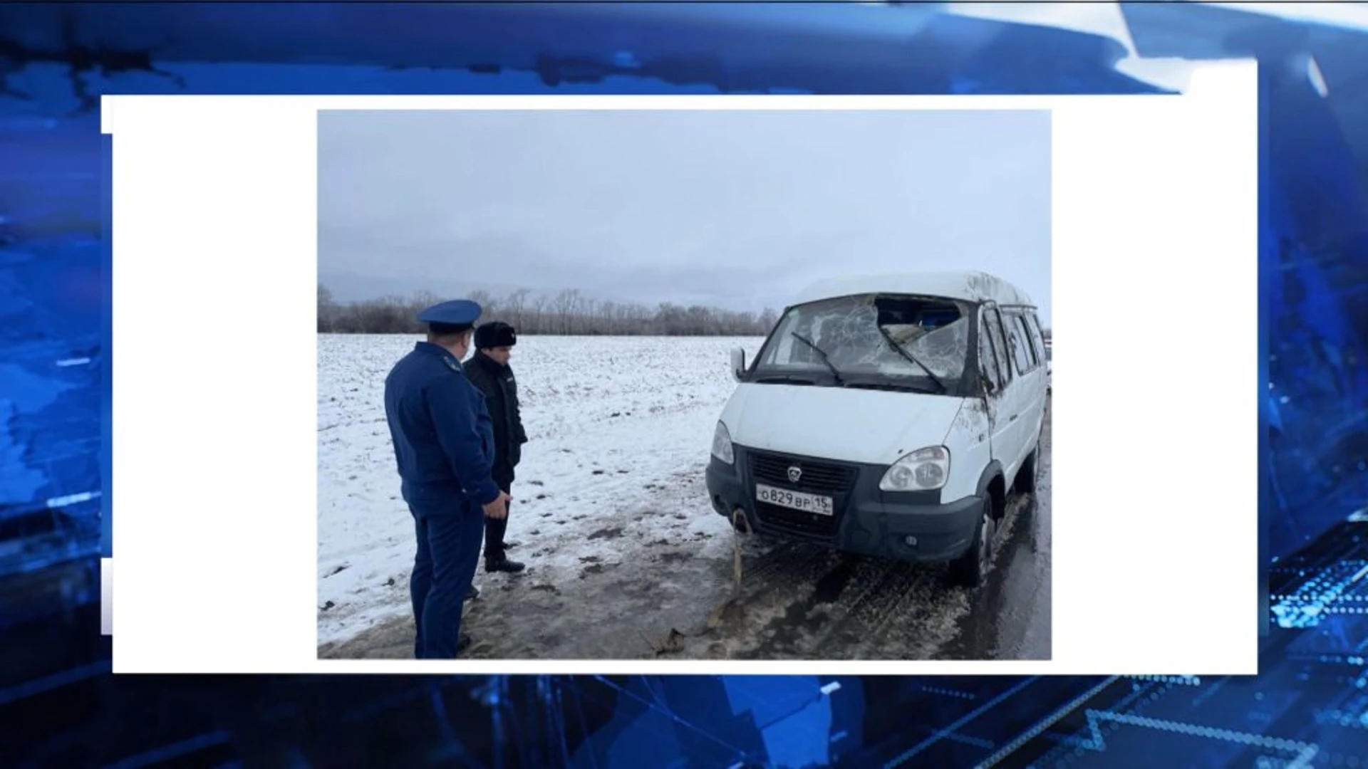 Пассажирский микроавтобус перевернулся утром в Дигорском районе, два человека пострадали