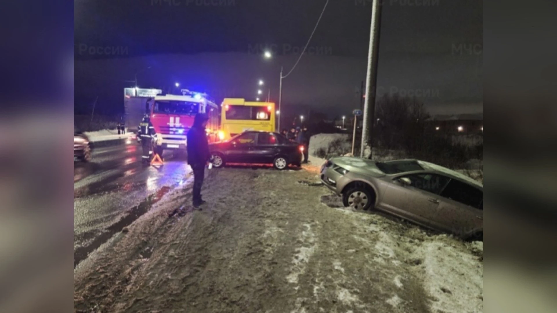 В Ярославле на ЮЗОД в ДТП попали четыре автобуса