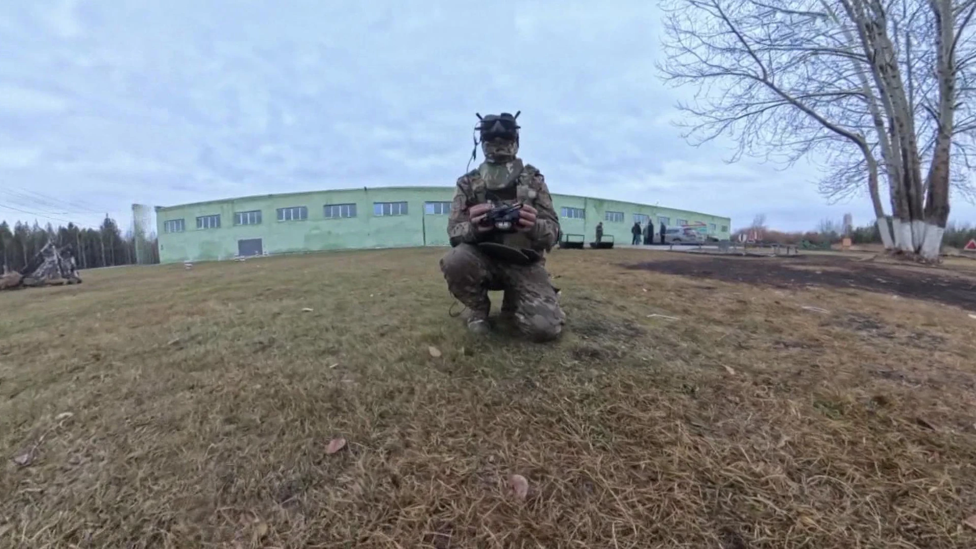 Des soldats des forces armées de la Fédération de Russie avec l'aide d'un UAV ont fourni des vivres aux habitants de Cherkasy Vicious