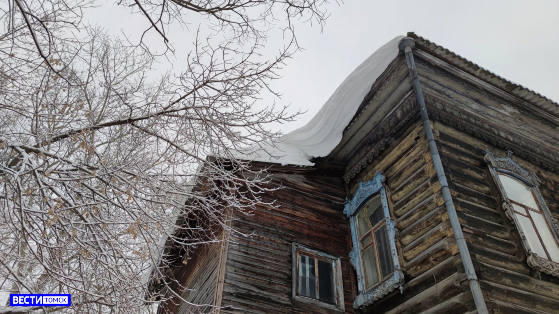 Жителей Томска предупреждают о возможном сходе снега с крыш