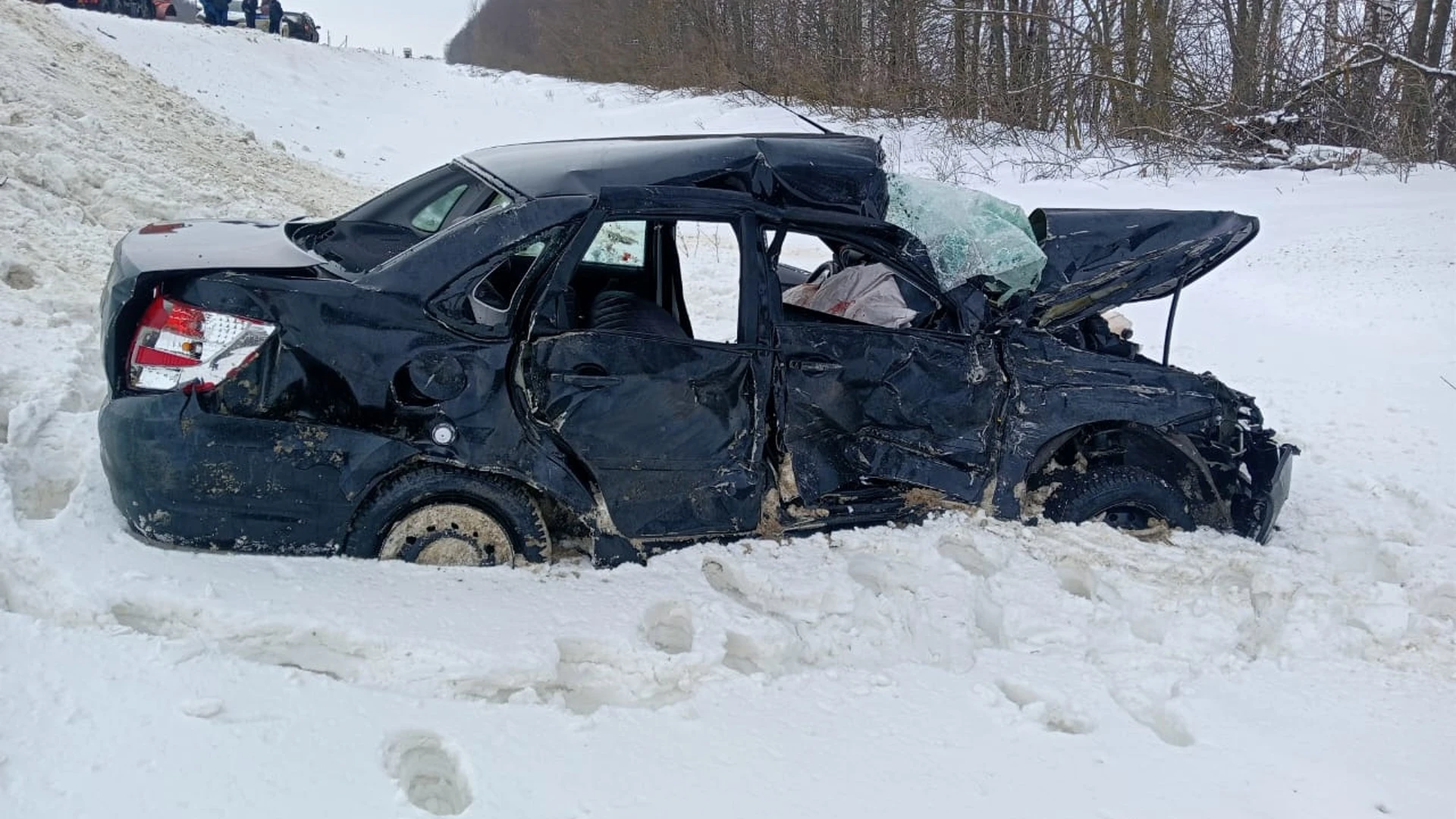 Под Липецком в ДТП с грузовиком Вольво погибла пассажирка Гранты