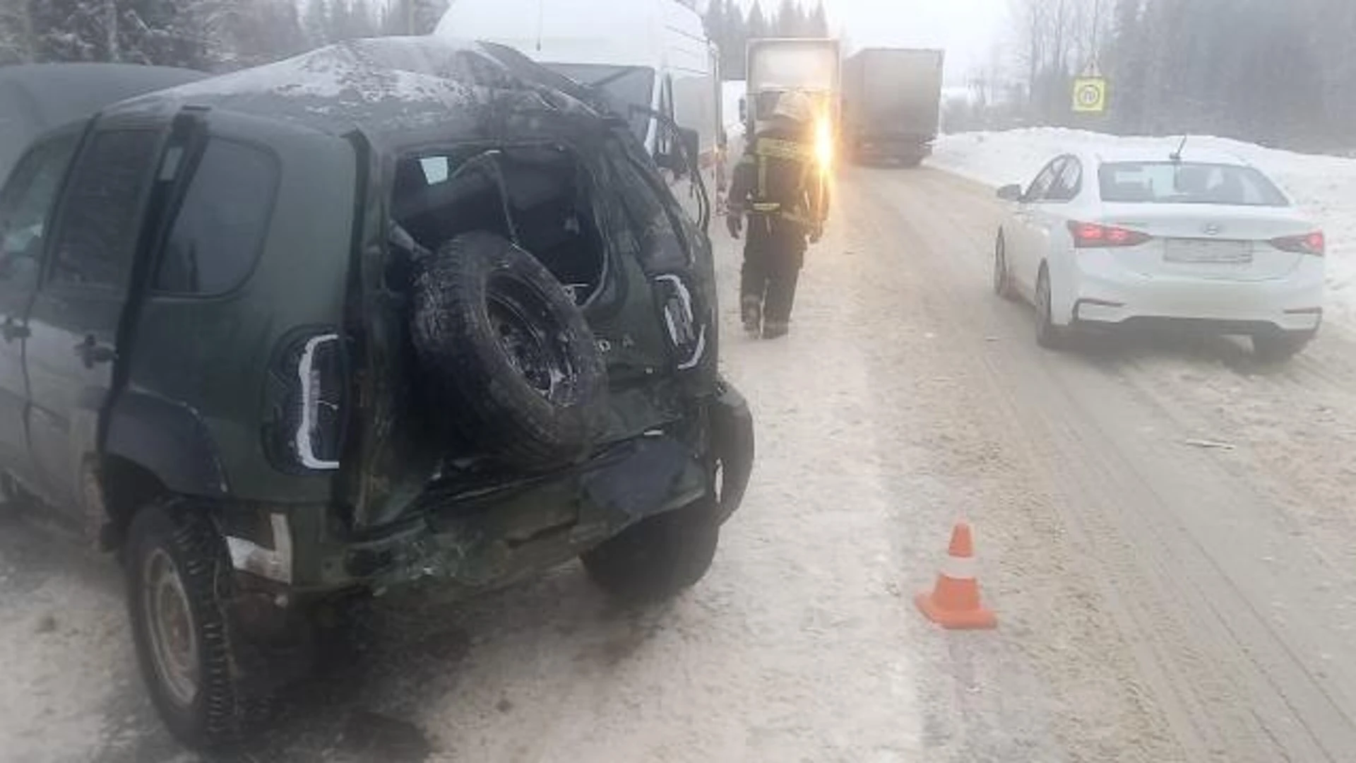 Два человека пострадали в Удмуртии при столкновении двух иномарок и бензовоза