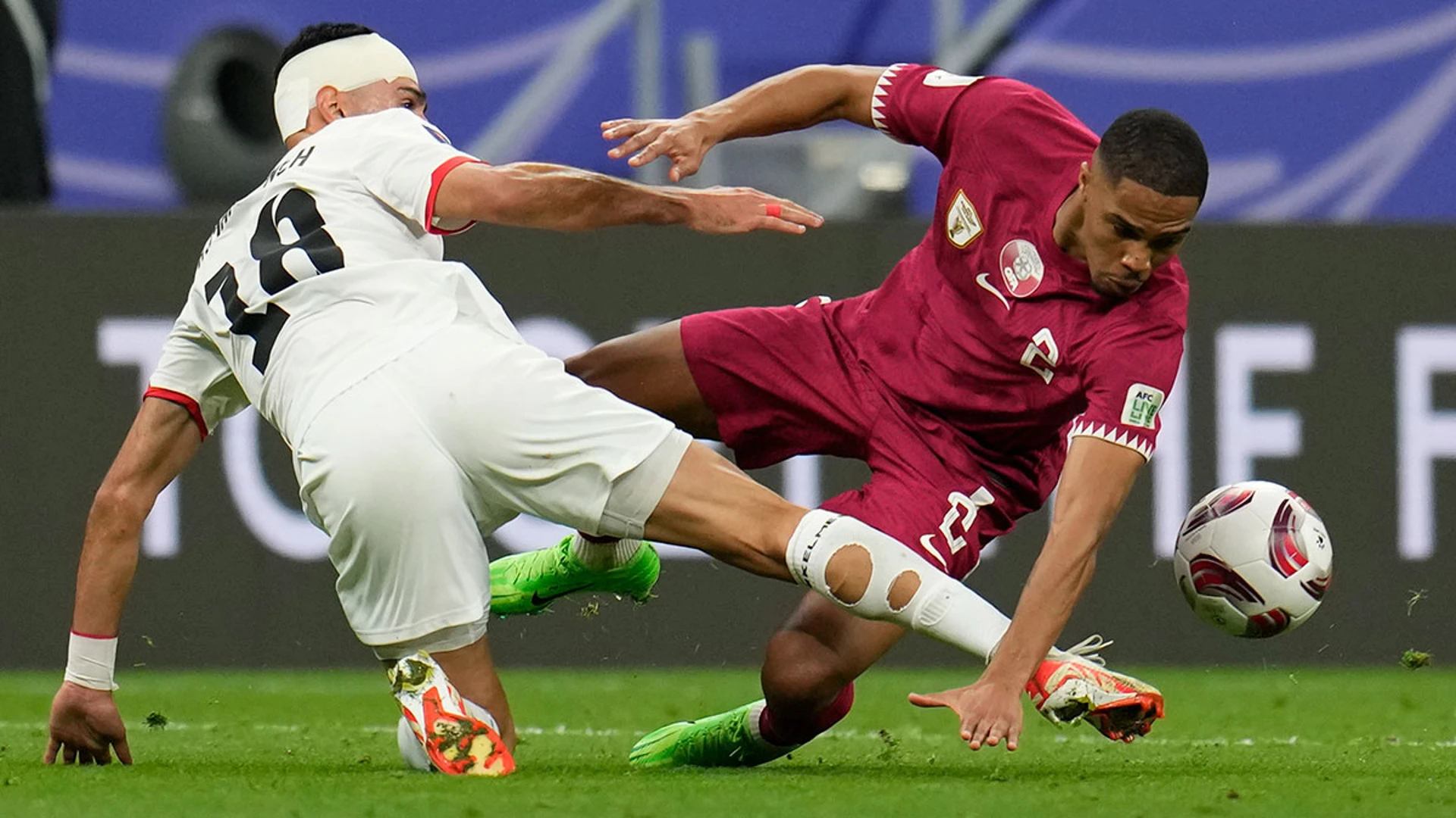 Катар и Иордания вышли в четвертьфинал футбольного Asian Cup