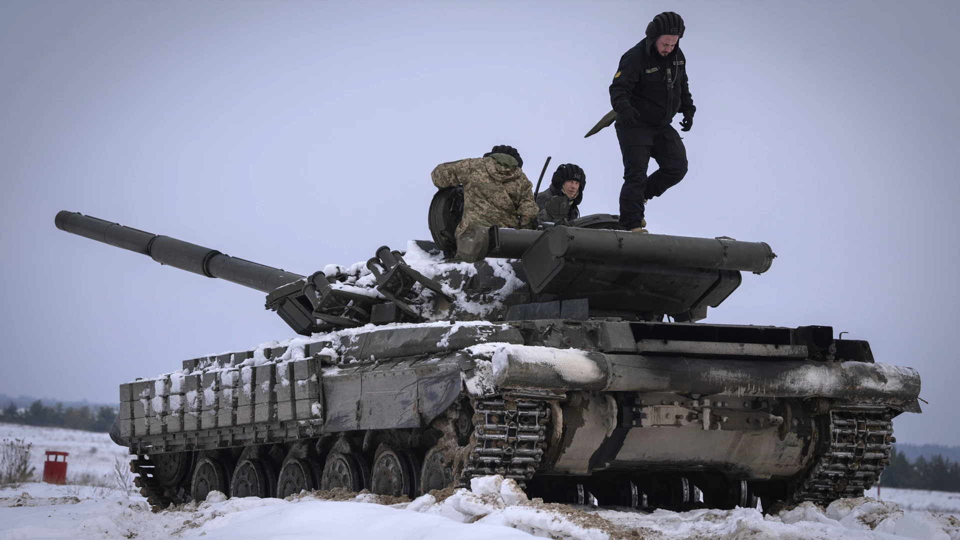 Расчеты дронов помогли уничтожить три танка ВСУ в районе Клещеевки