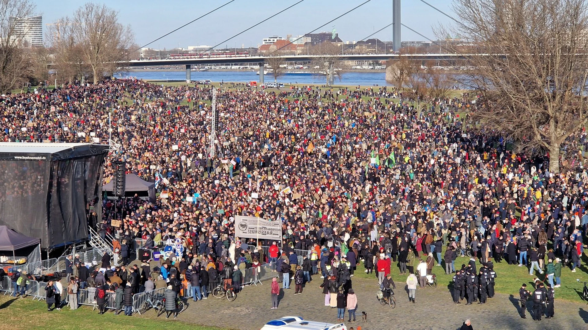 В немецких городах прошли многотысячные акции против правого экстремизма