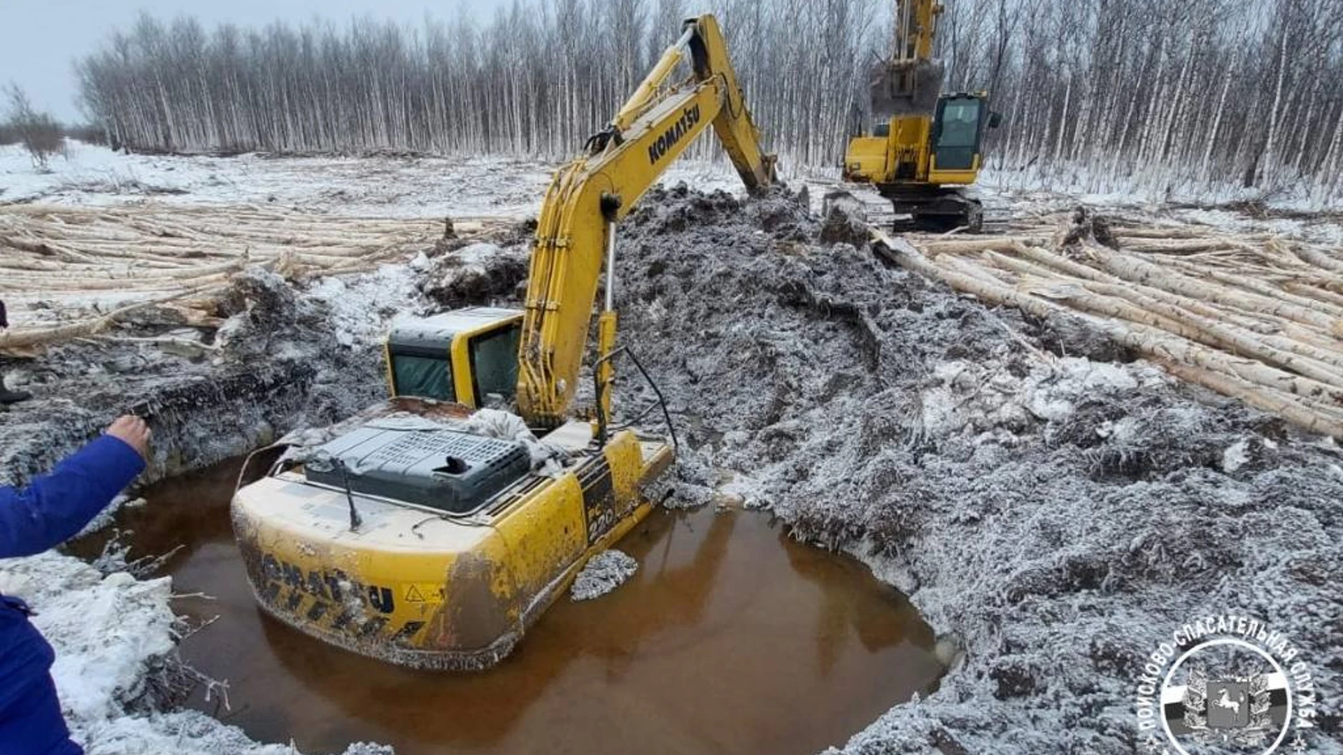 Тело погибшего водителя обнаружено под экскаватором в Колпашевском районе