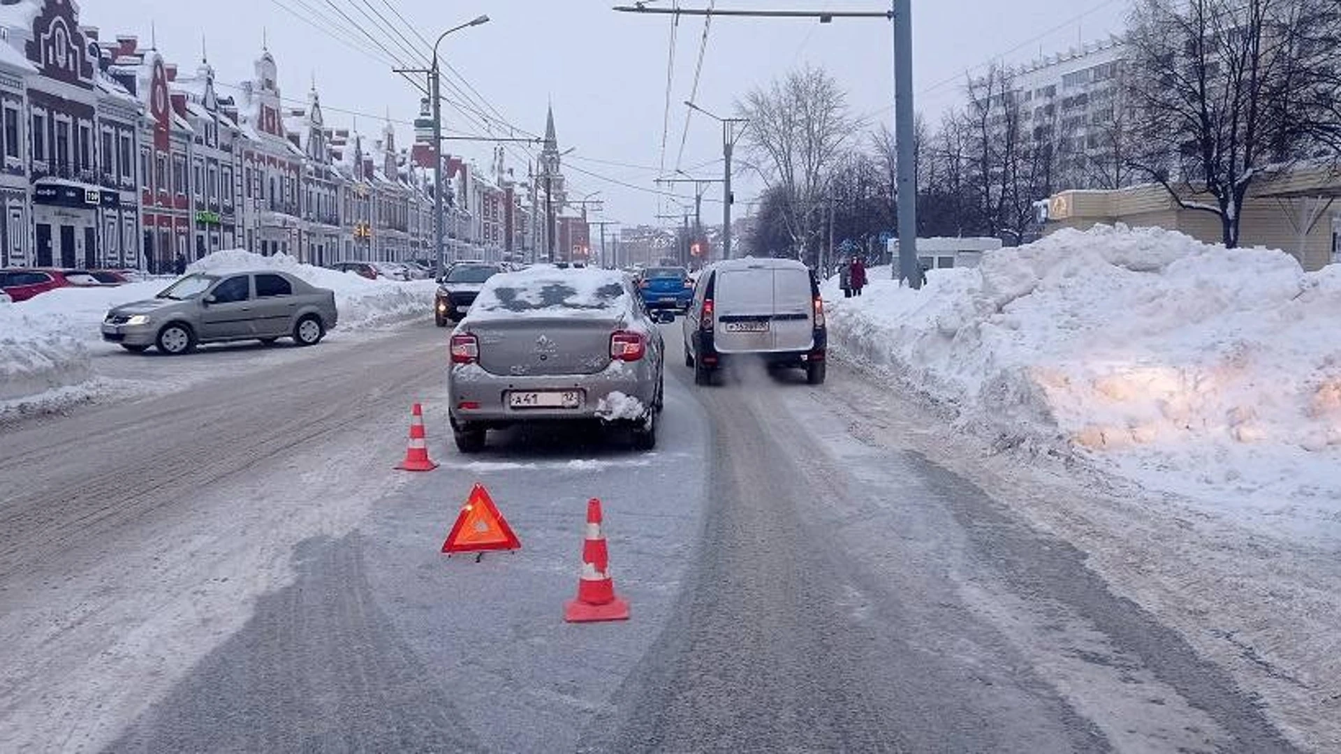 Школьник попал под машину на улице Эшкинина в Йошкар-Оле