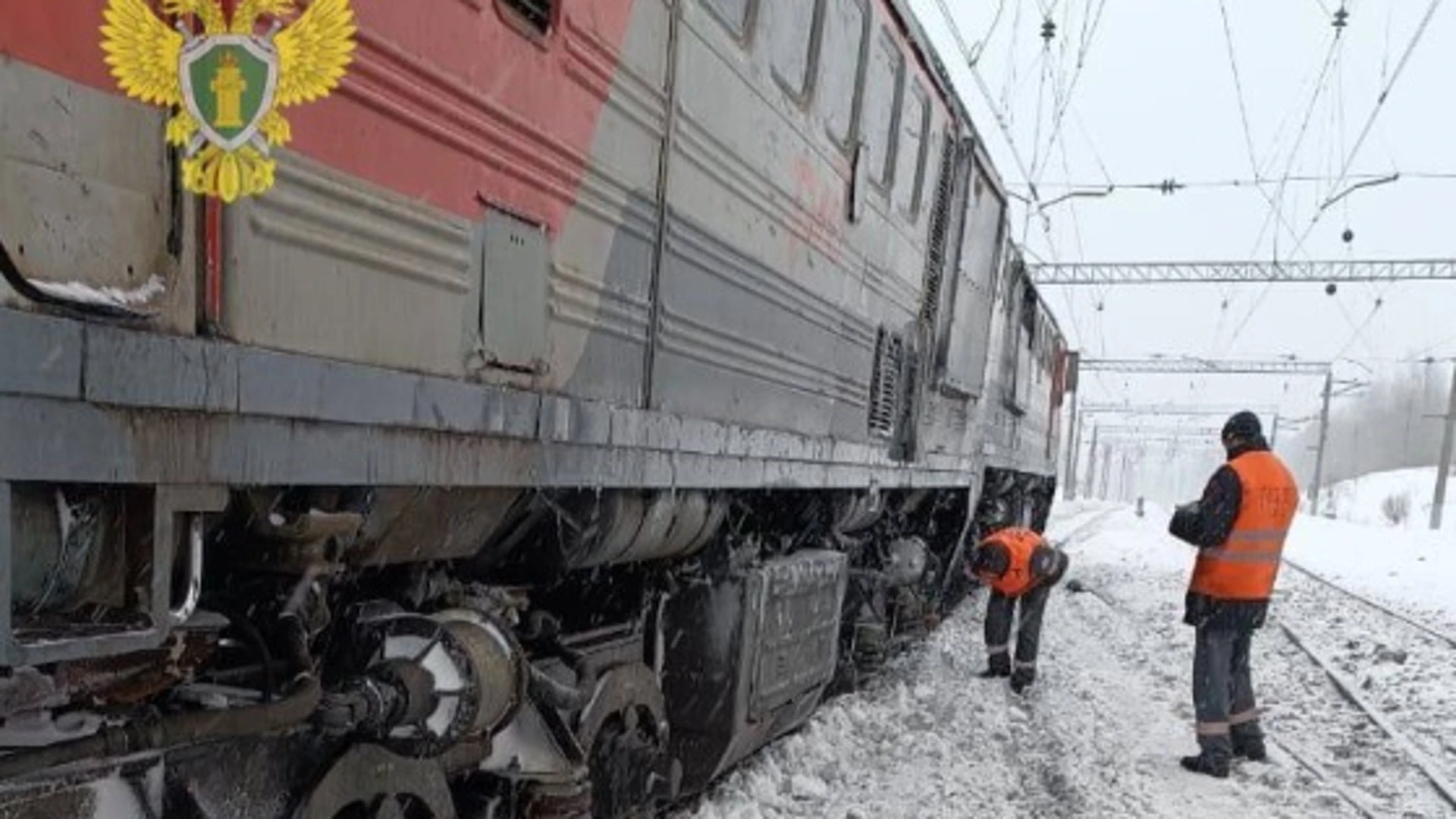 После ЧП на железной дороге в Подмосковье пассажиров развозят автобусы