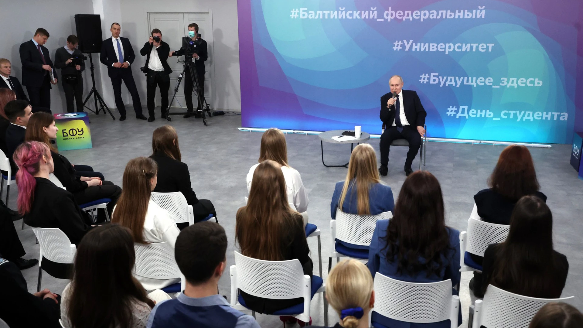 Путин: в ряде стран живут чужим умом, это их до добра не доведет