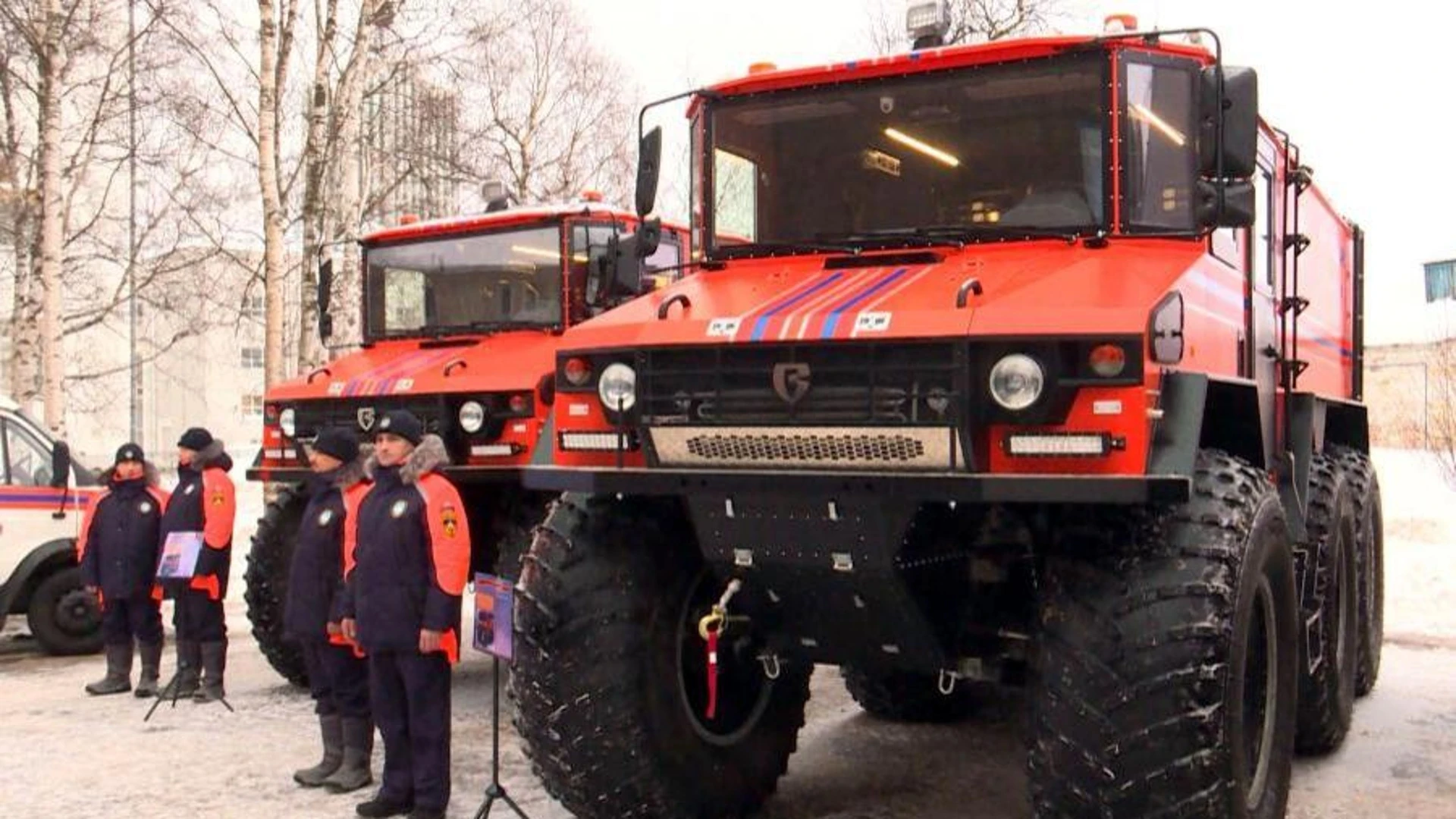 Ключи от новой техники сегодня вручили пожарным и спасателям Архангельской области