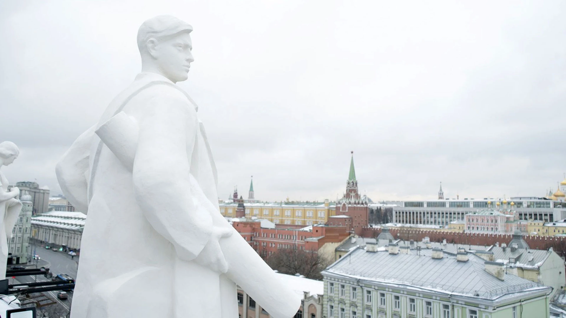 Скульптурам на парапетах Ленинки вернули исторический облик