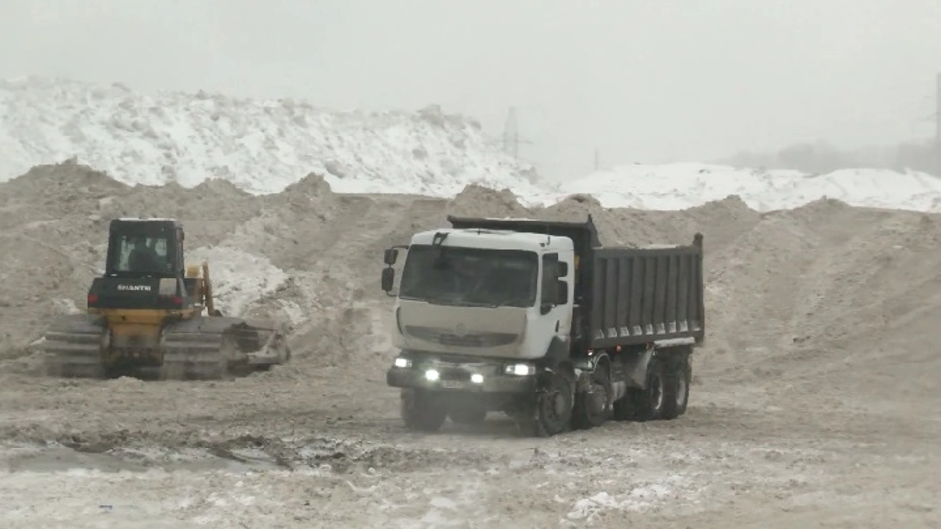 Тюменцы массово жалуются на некачественную уборку дворов от снега