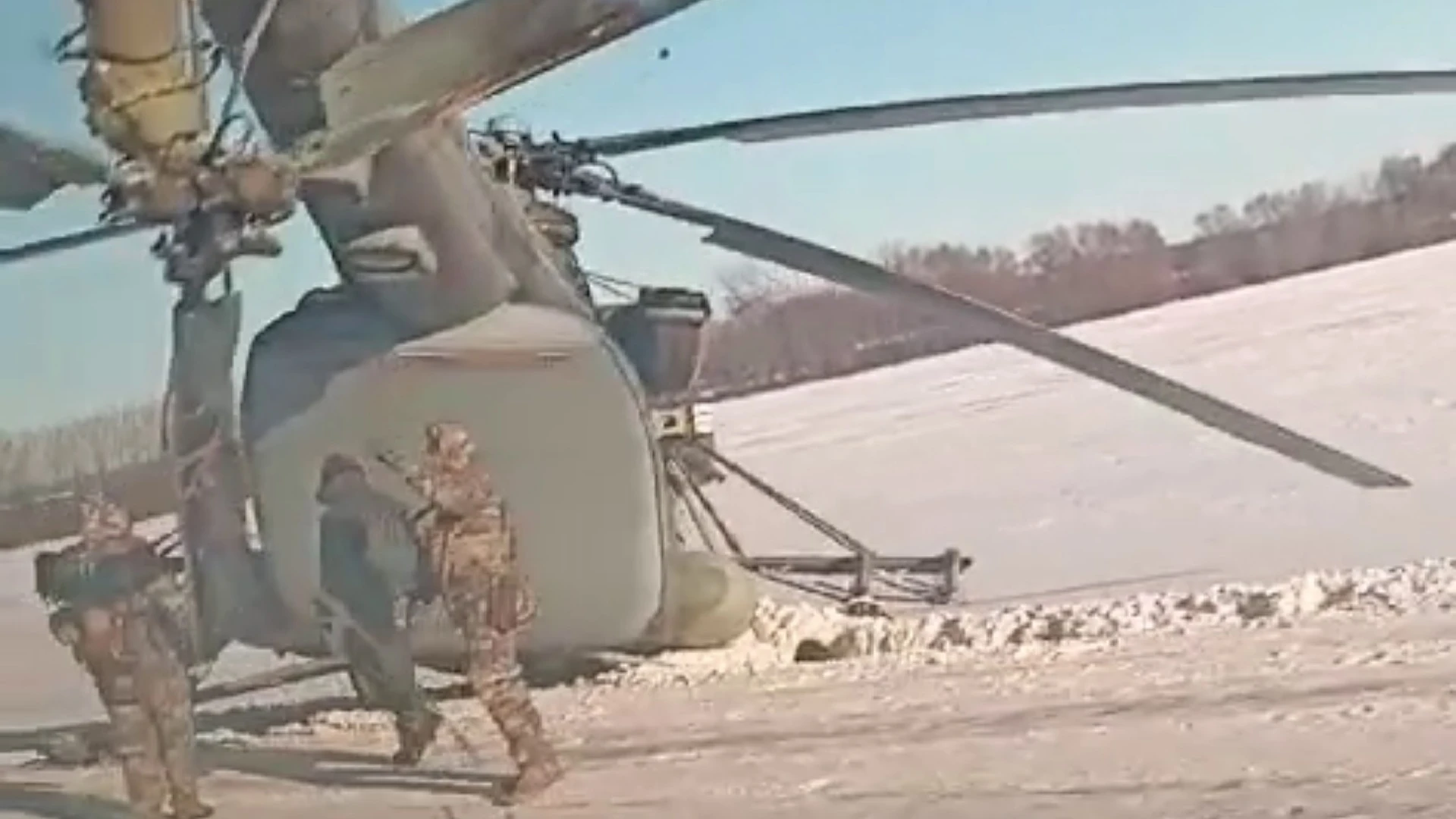 Появилось видео с места аварийной посадки Ми-8 в Брянской области