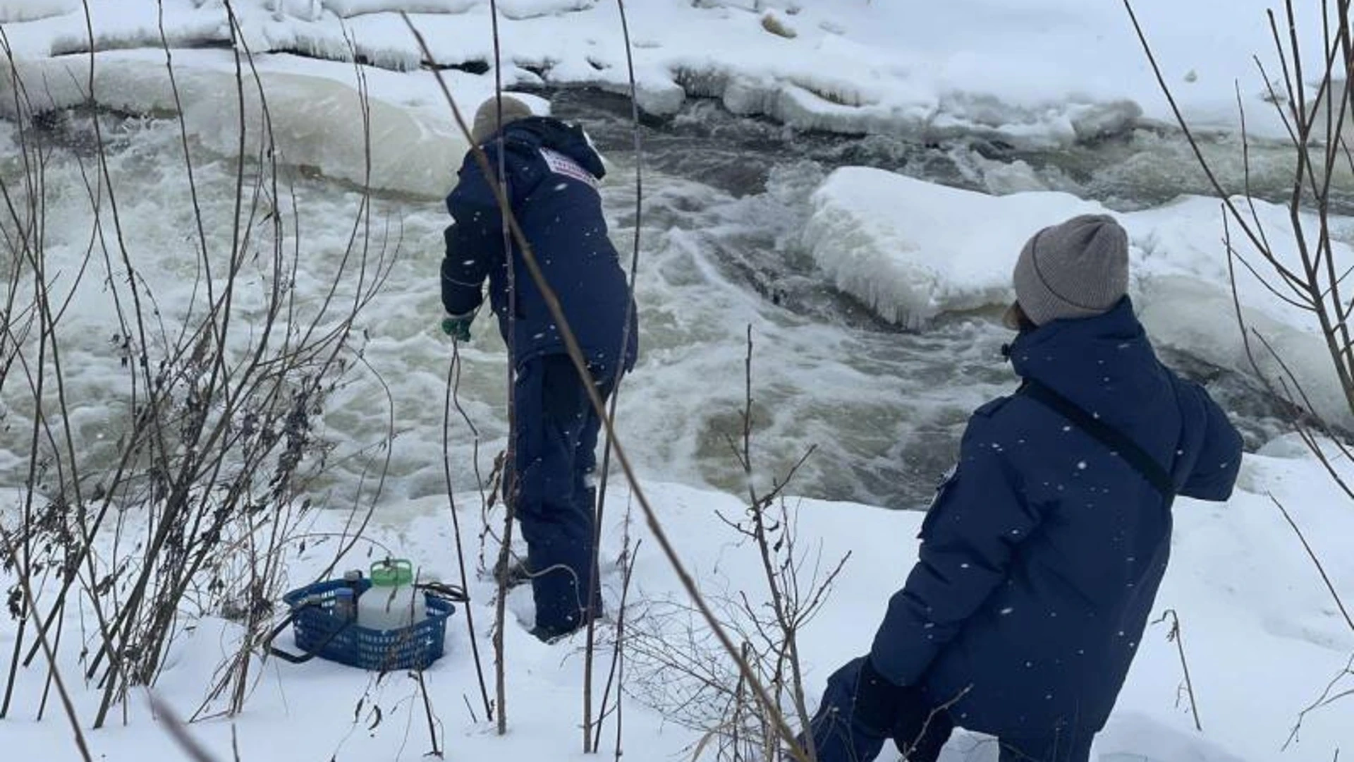 Жители Удмуртии вновь пожаловались на неприятный запах воды в реке Ува