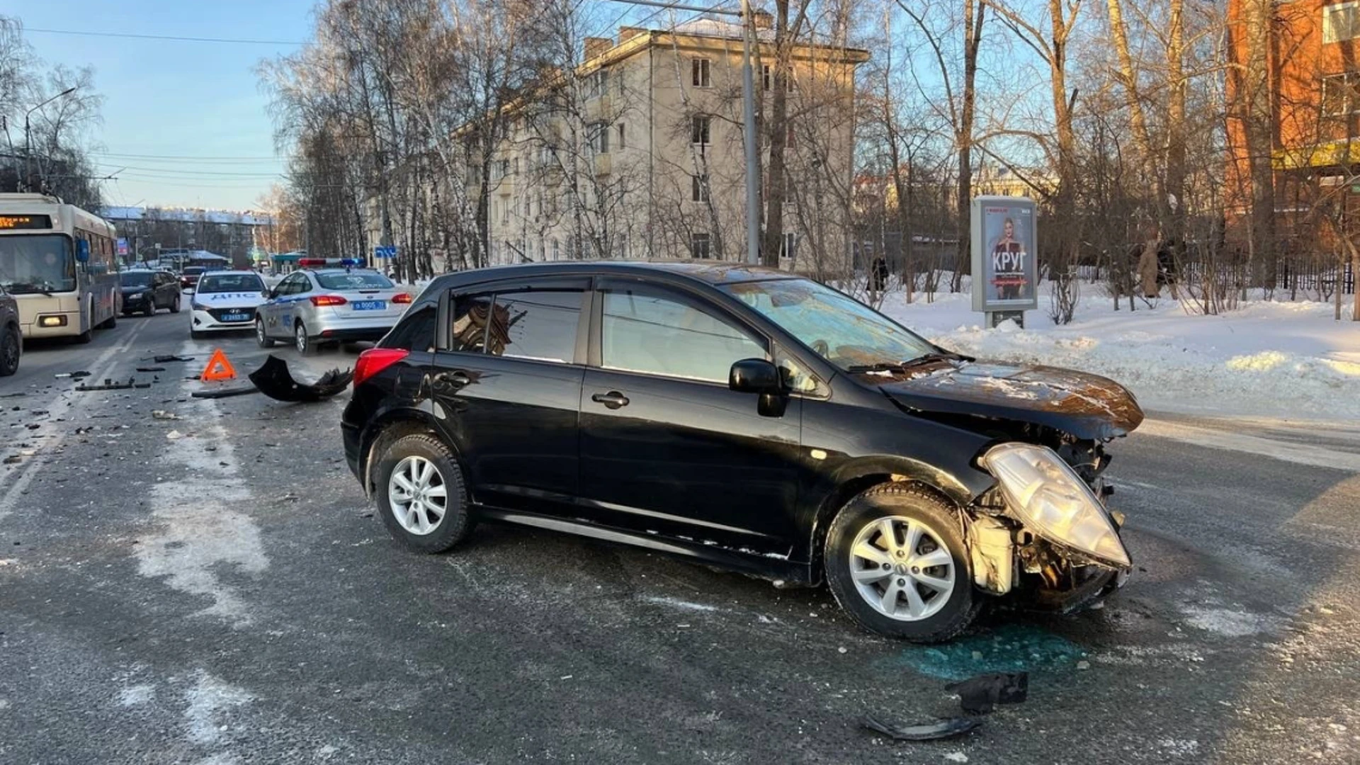 В Томске женщина за рулем Nissan нарушила ПДД и попала в больницу