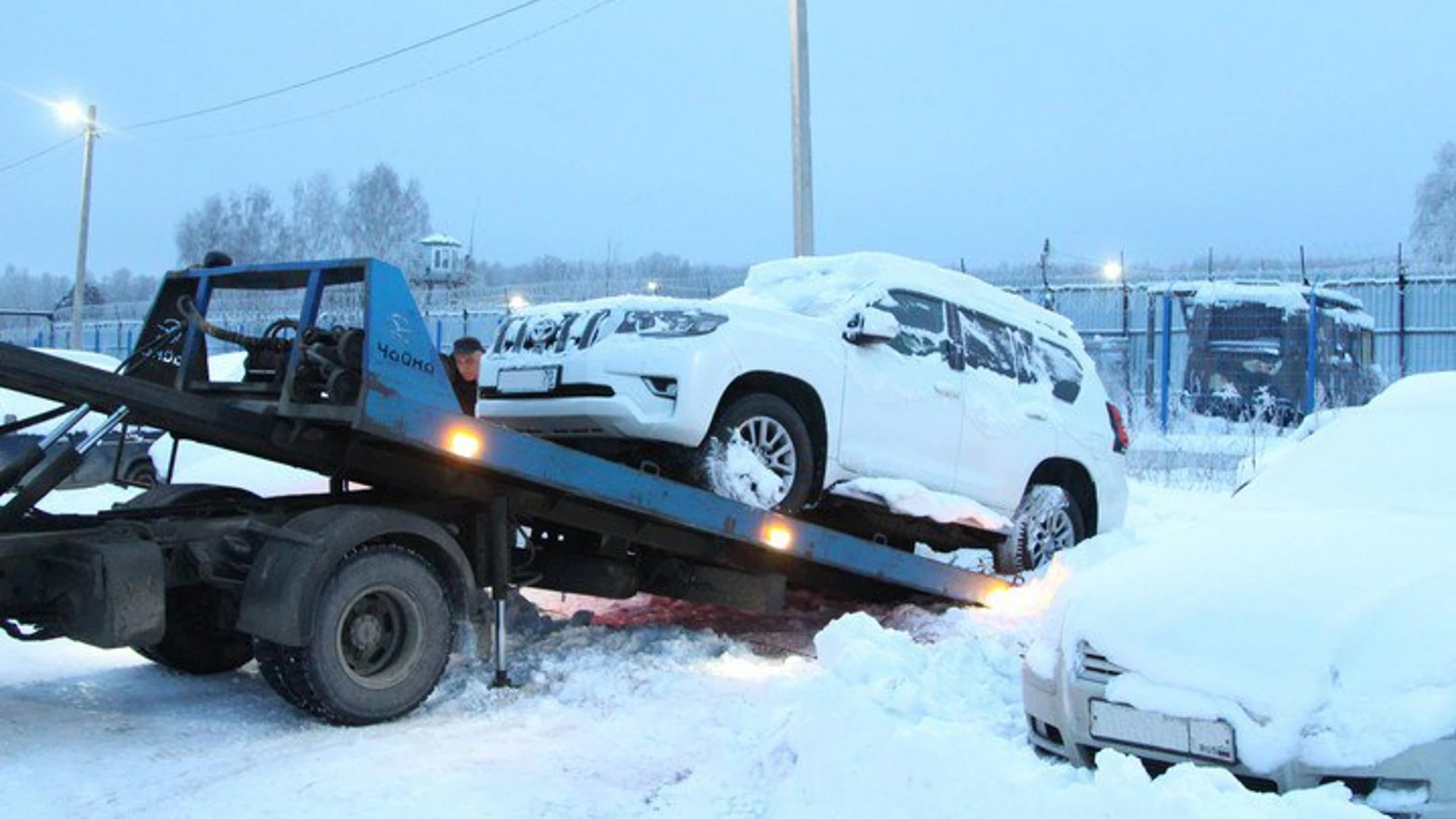 Кроссовер арестовали у томича за долг в 1,5 млн рублей