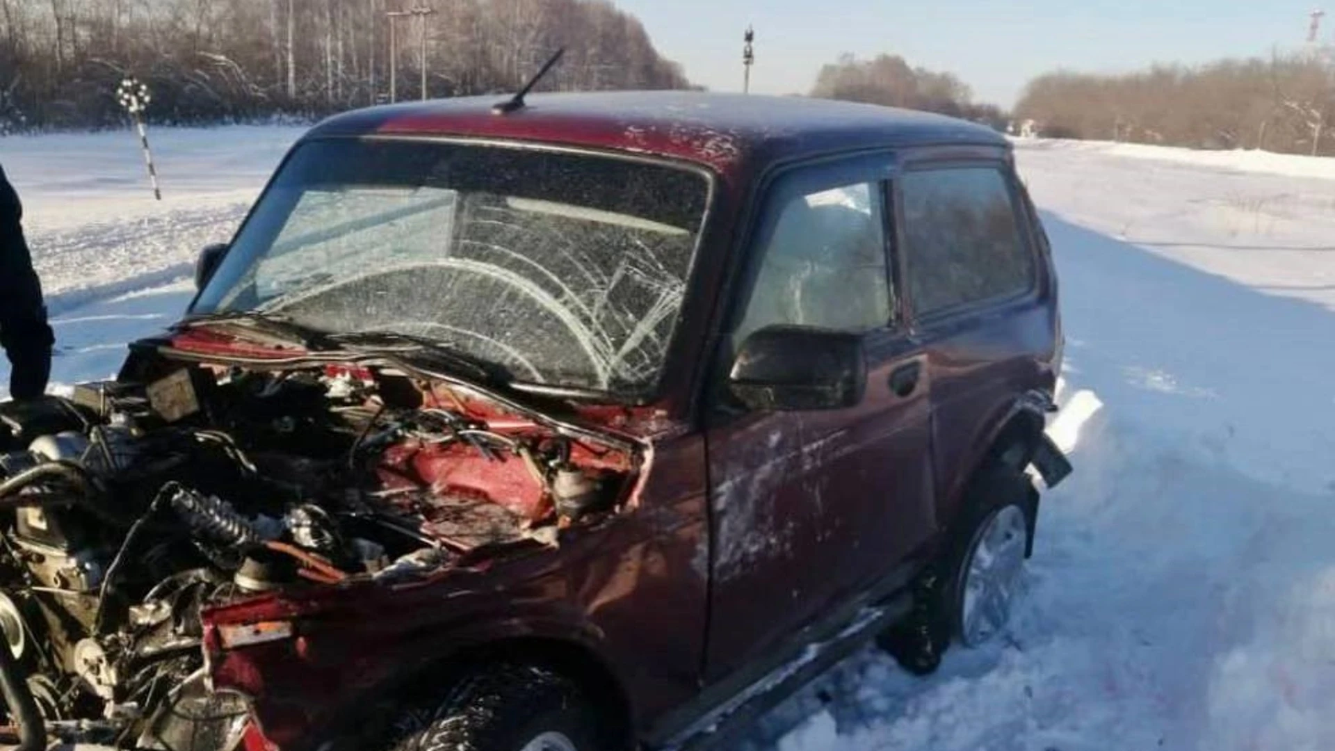 Поезд снес легковую машину на переезде в Челябинской области