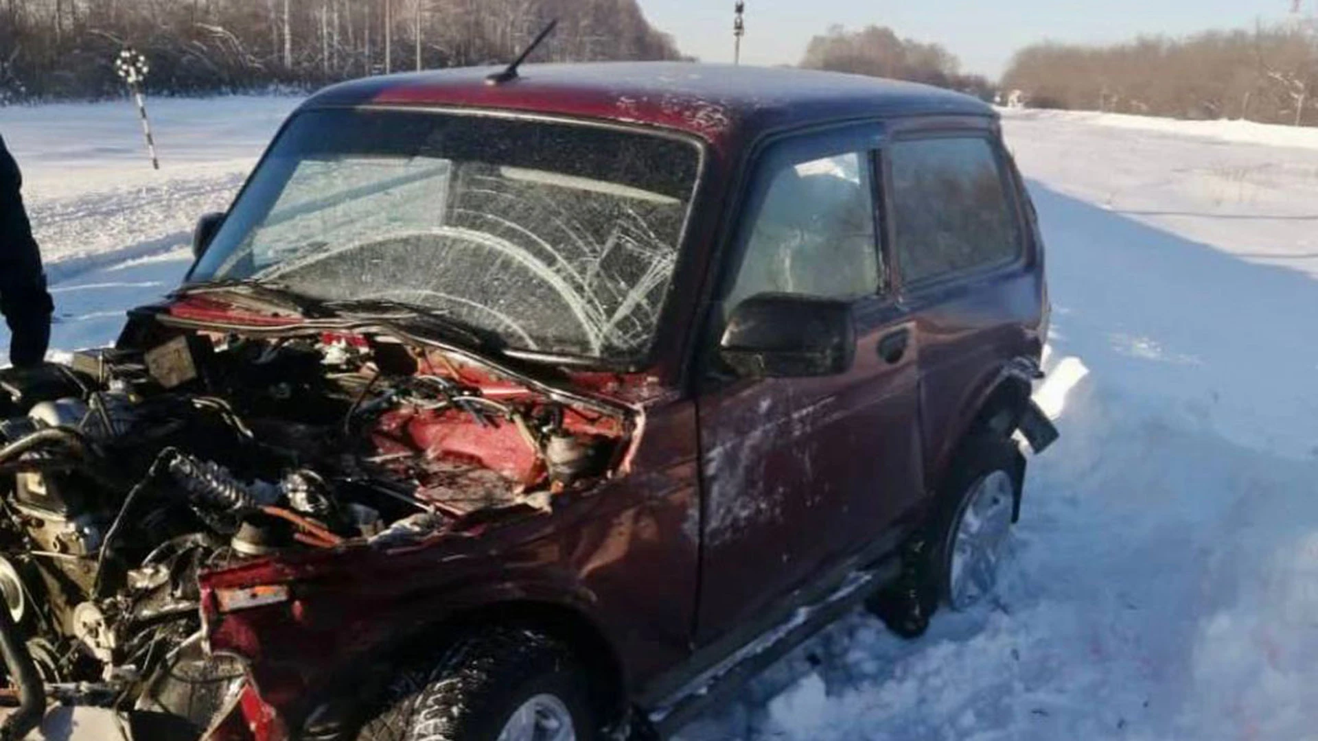 Поезд врезался в автомобиль на переезде под Челябинском