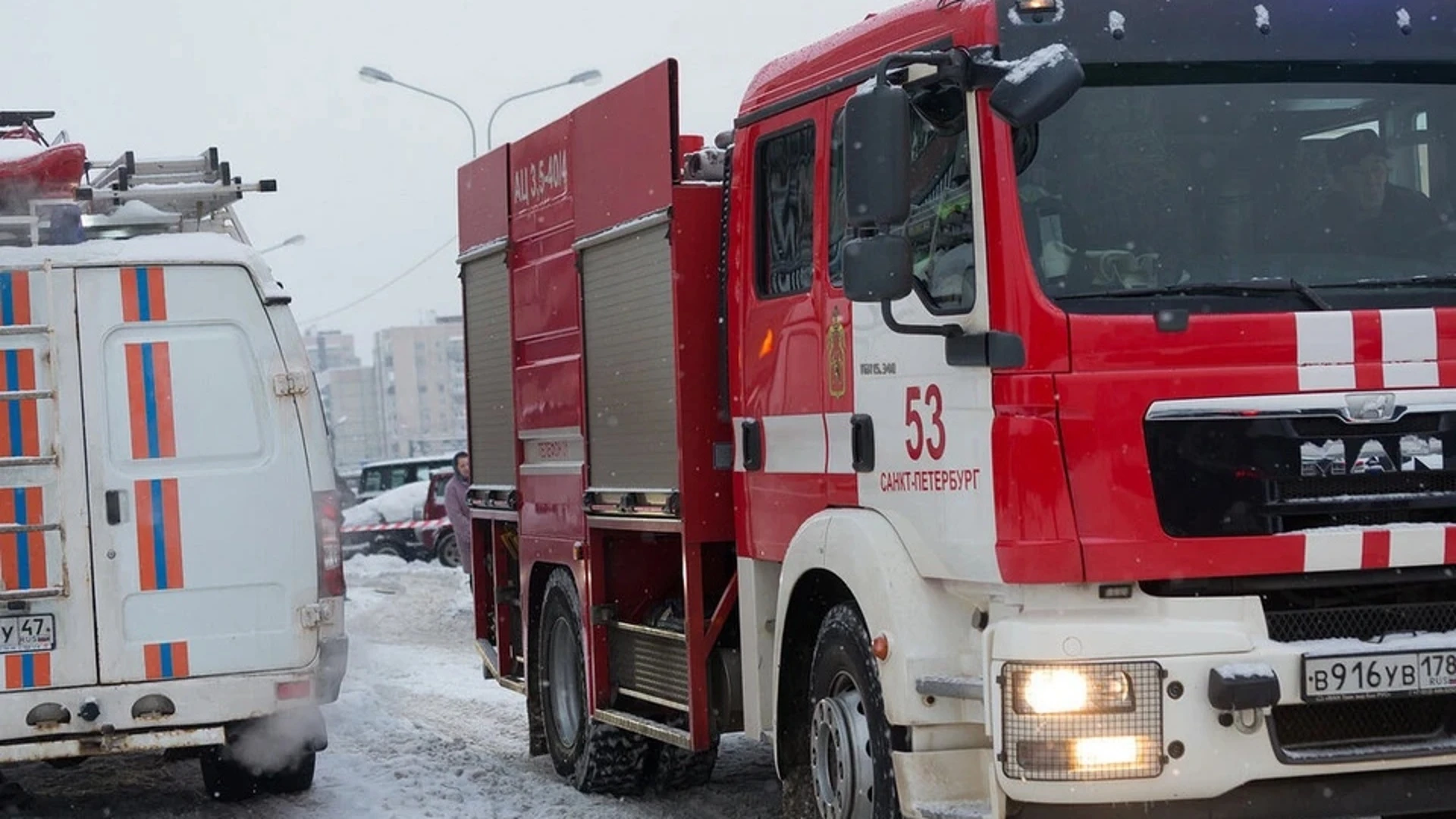 Дети погибли при пожаре в коммуналке в Петербурге