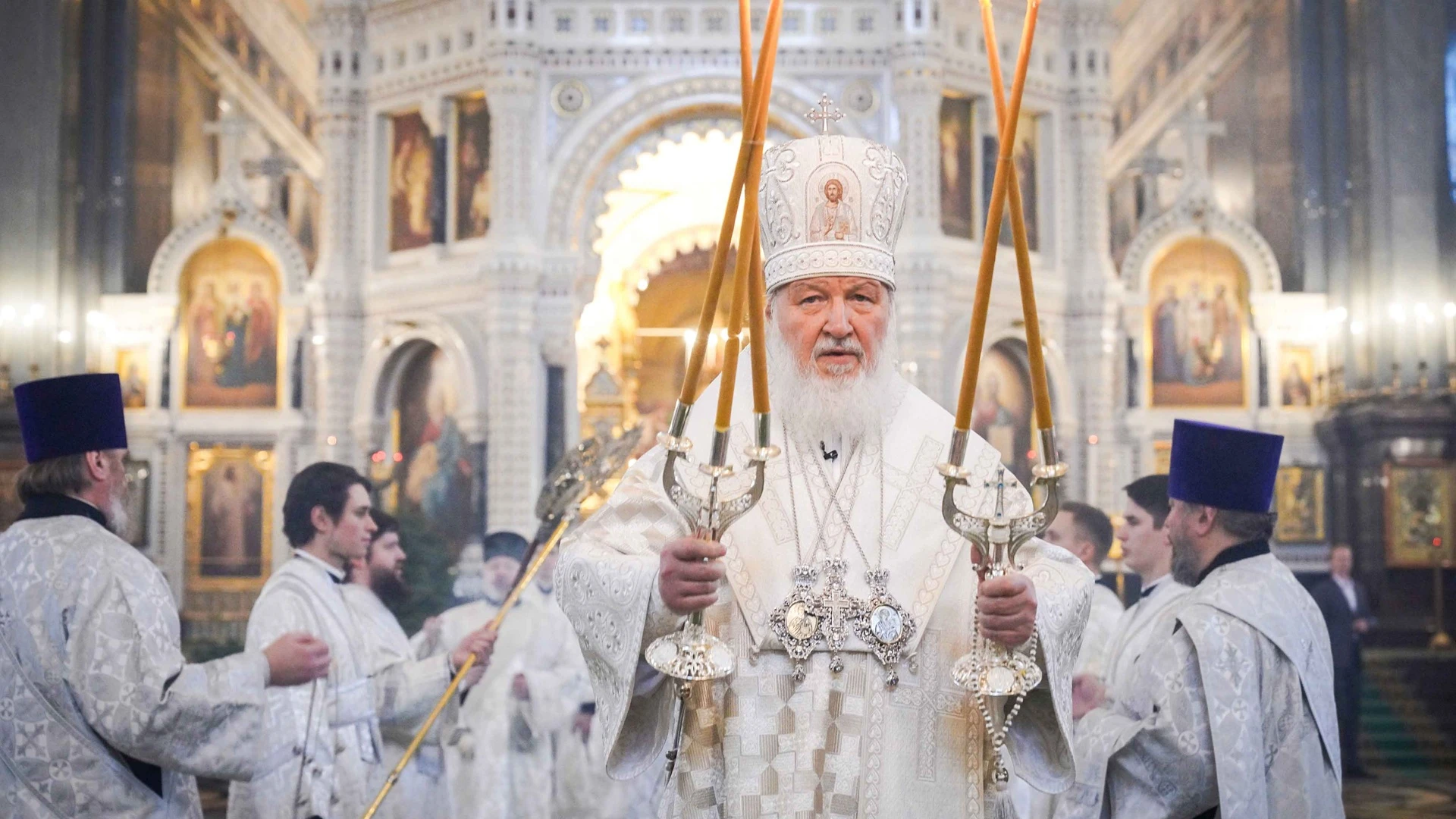 Патриарх Кирилл начал рождественское богослужение в храме Христа Спасителя